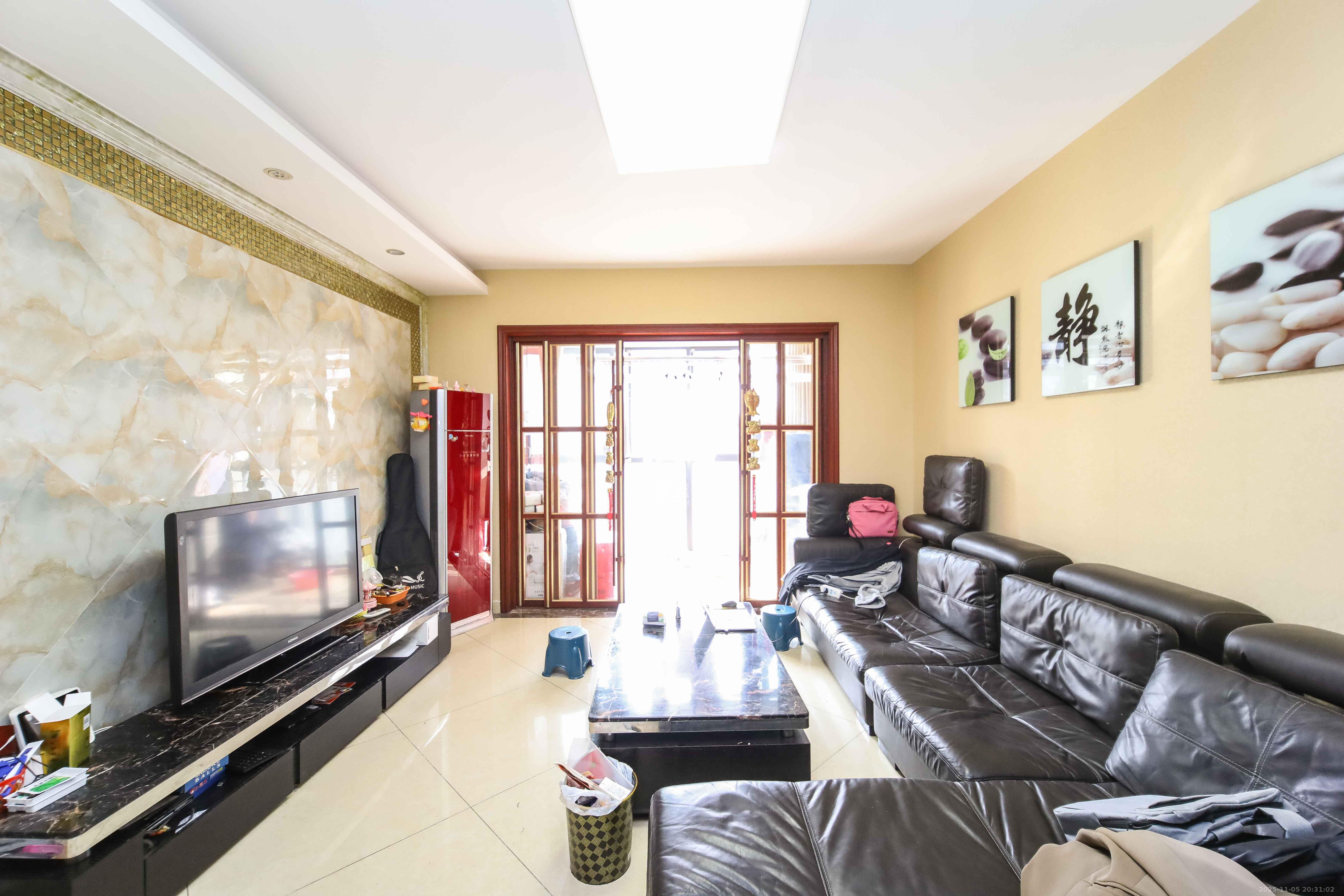 泊爱蓝湾  3室2厅2卫    120.0万