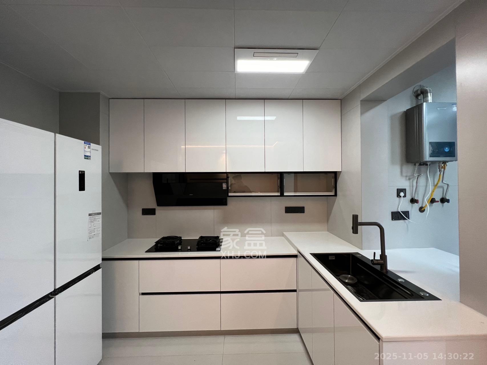 绿地V岛  4室2厅2卫    6000.0元/月室内图