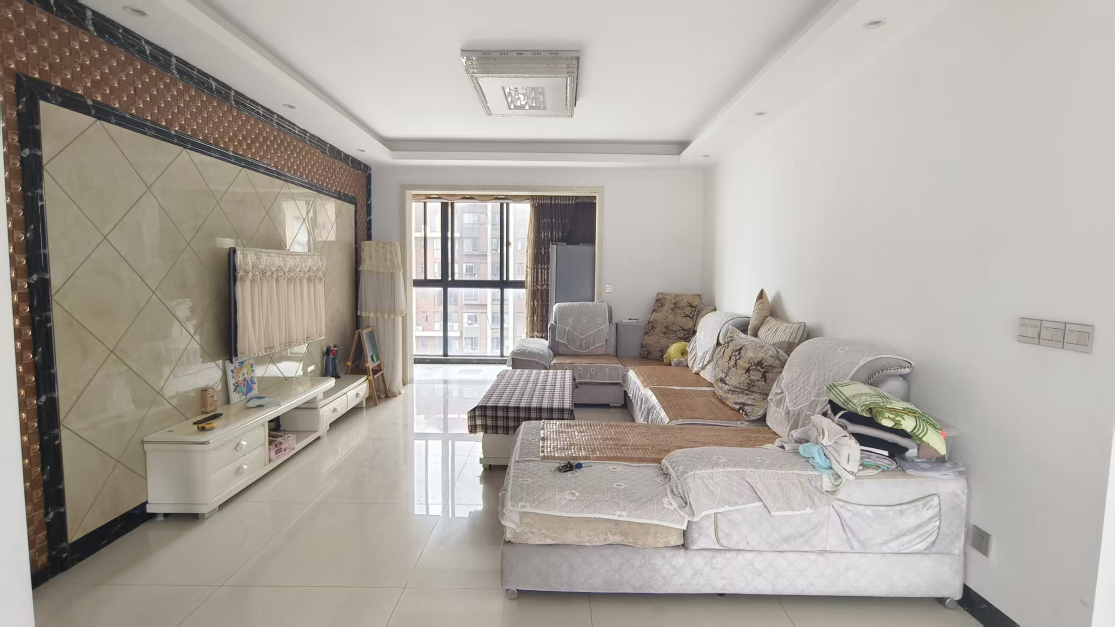 会龙山溪谷(住宅) 3室2厅2卫 2280.0元/月 会龙山溪谷(住宅) 3室2厅2卫 2280.0元/月室内图