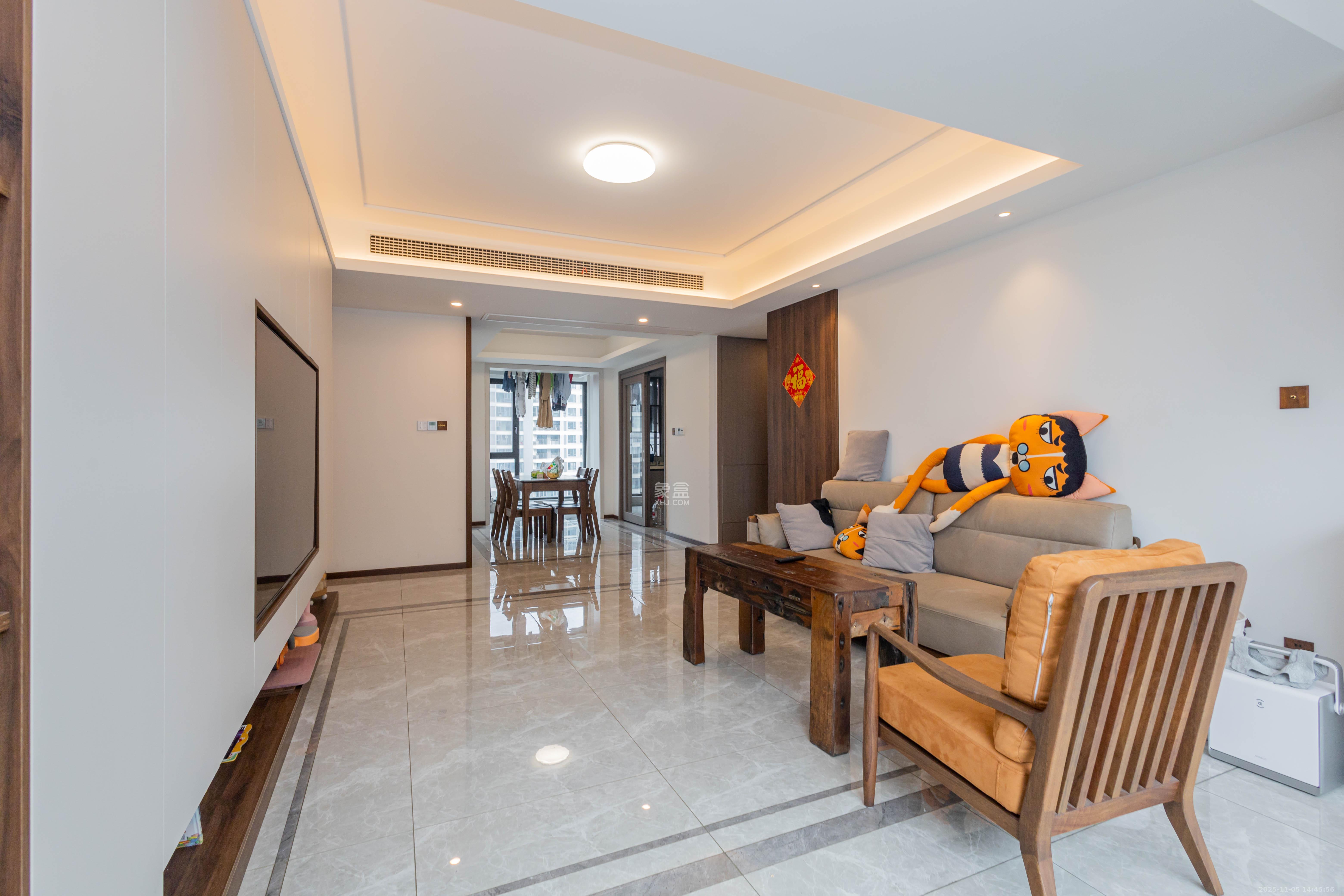 金茂建发观悦 3室2厅2卫 205.0万 金茂建发观悦 3室2厅2卫 205.0万客厅