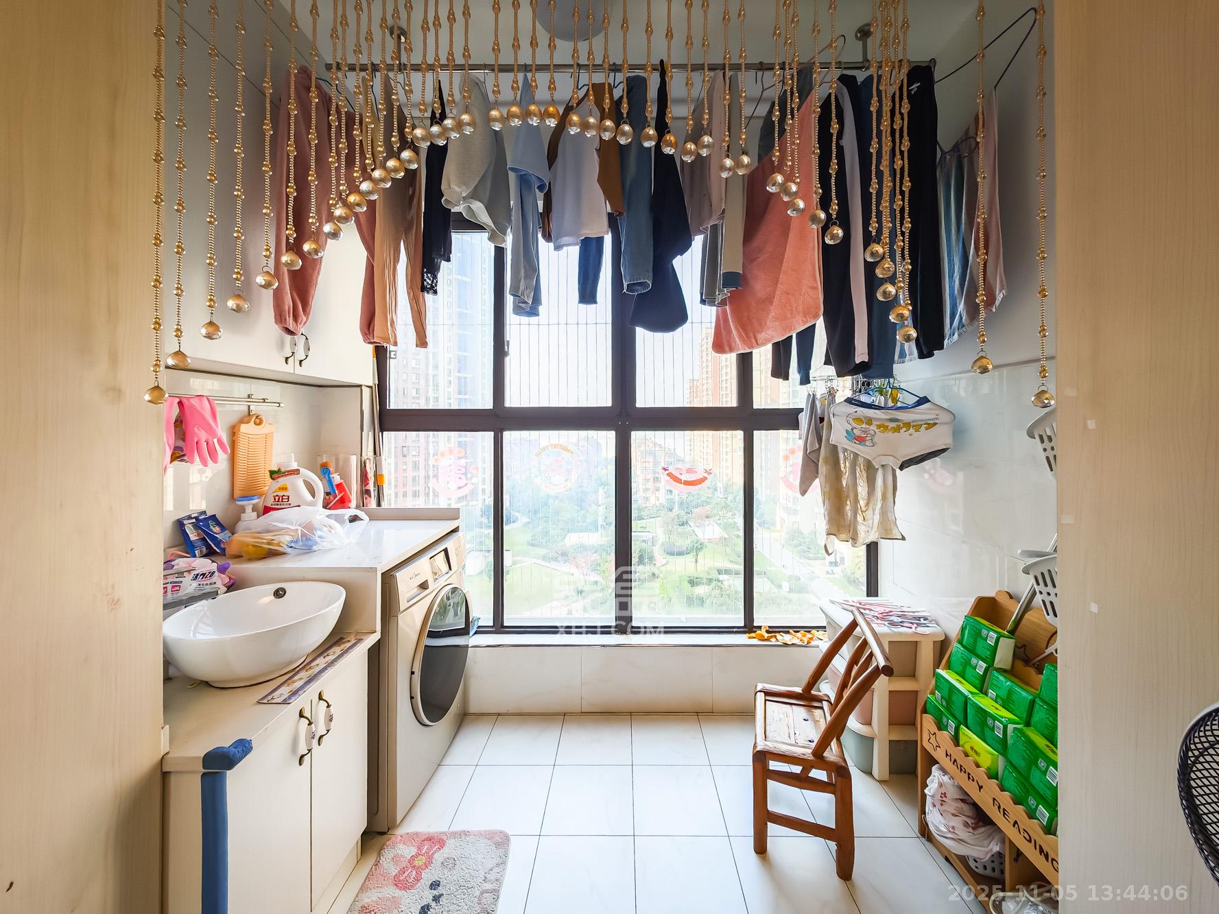 绿地海外滩一期  2室1厅1卫    49.8万阳台