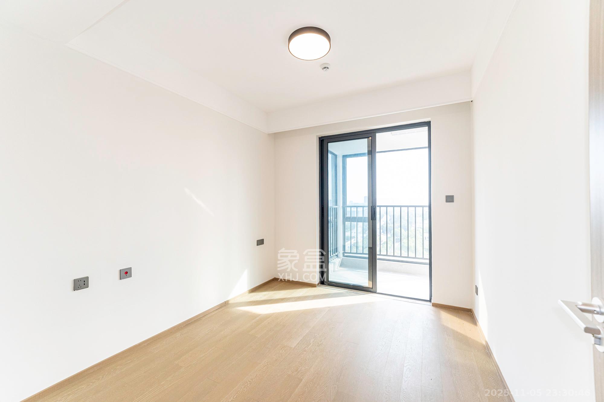 三一云谷  3室2厅2卫    120.0万卧室