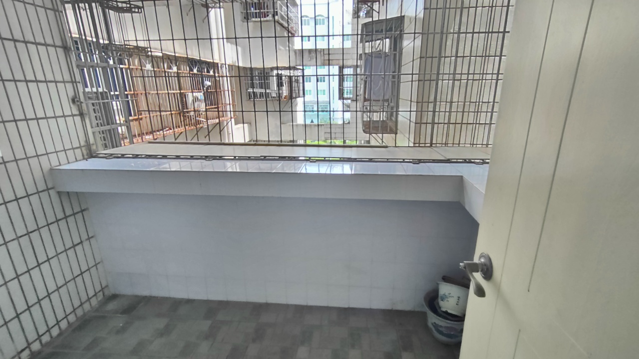 中一大厦  3室1厅1卫    75.0万