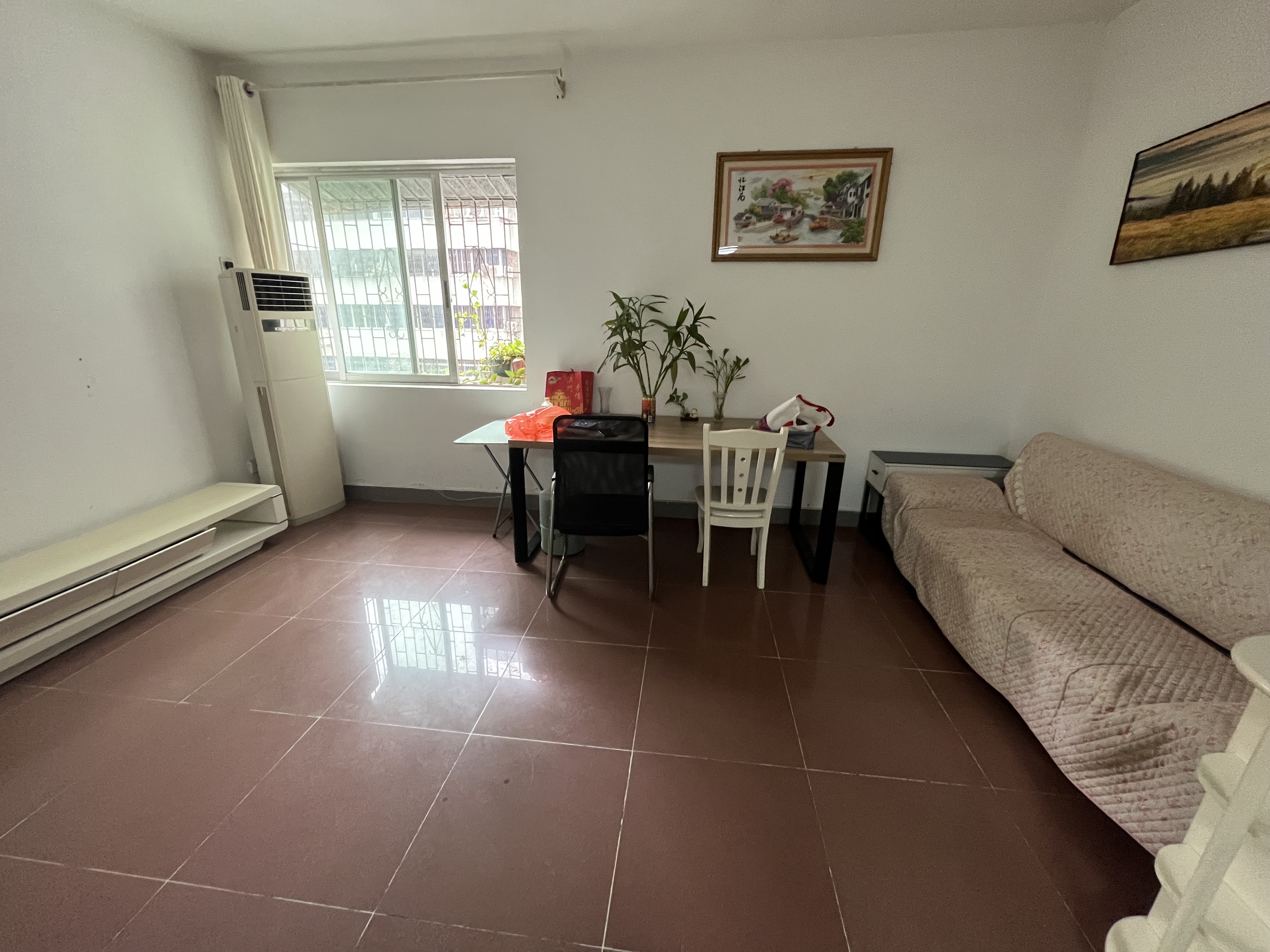 金贸小区  3室2厅1卫    2300.0元/月