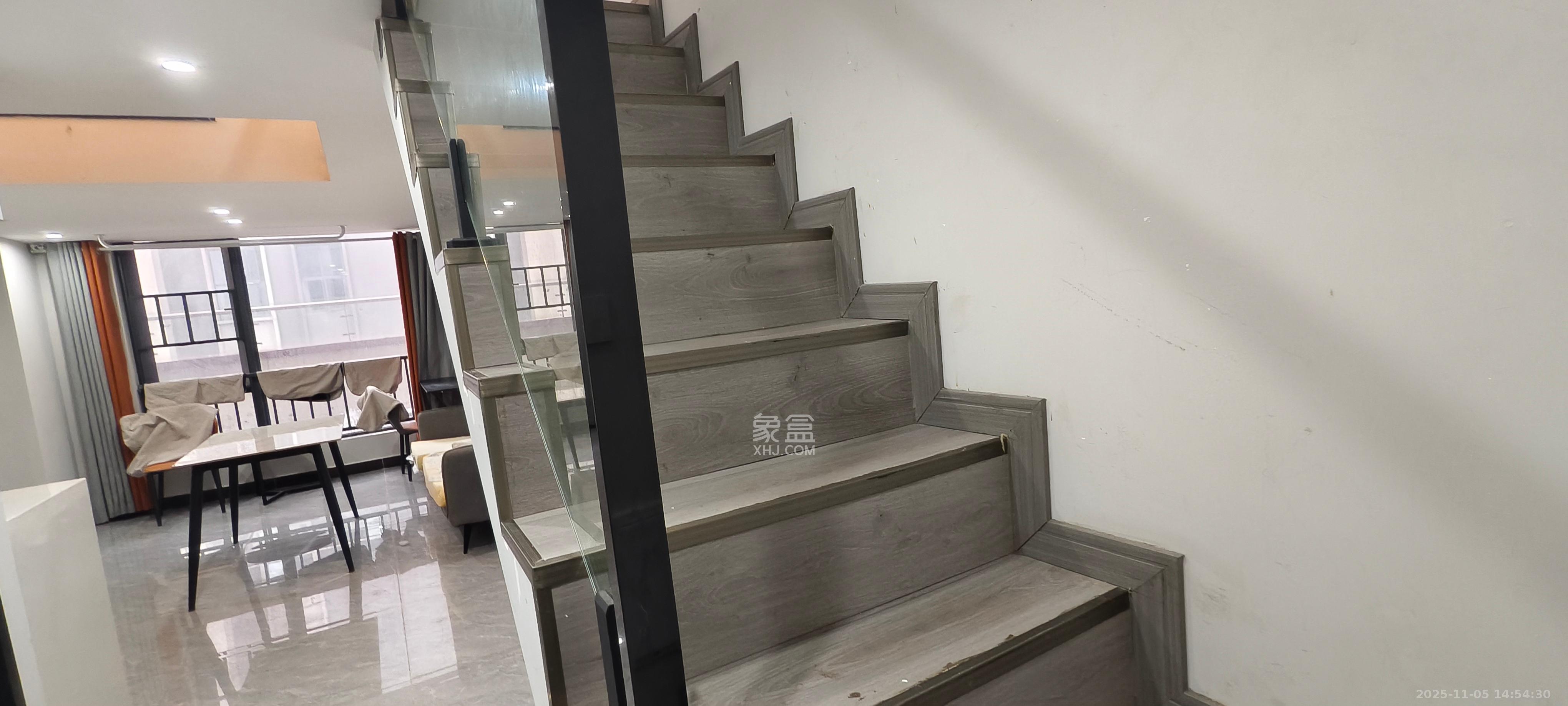 力高凤凰新天  2室2厅1卫    2200.0元/月室内图