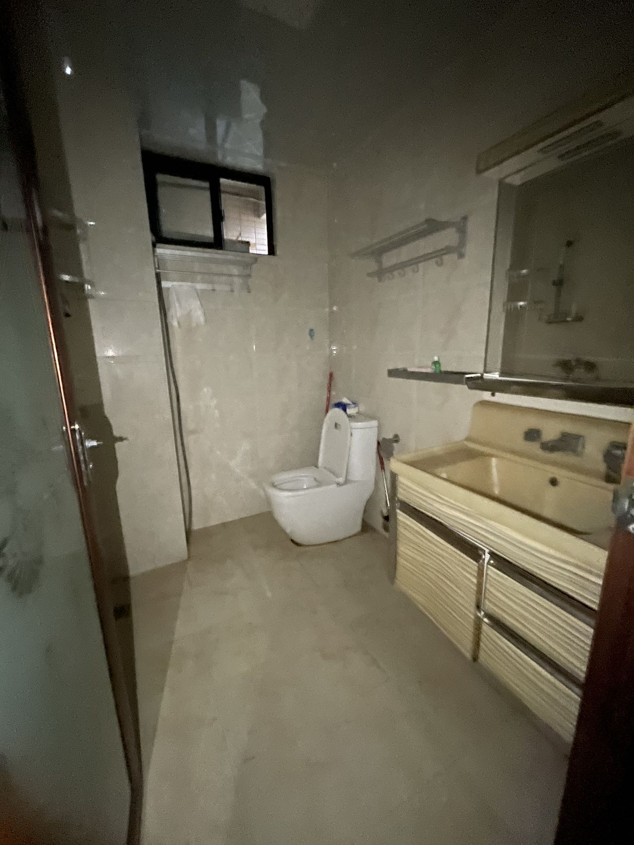 江畔人家 2室2厅1卫 2300.0元/月 江畔人家 2室2厅1卫 2300.0元/月室内图