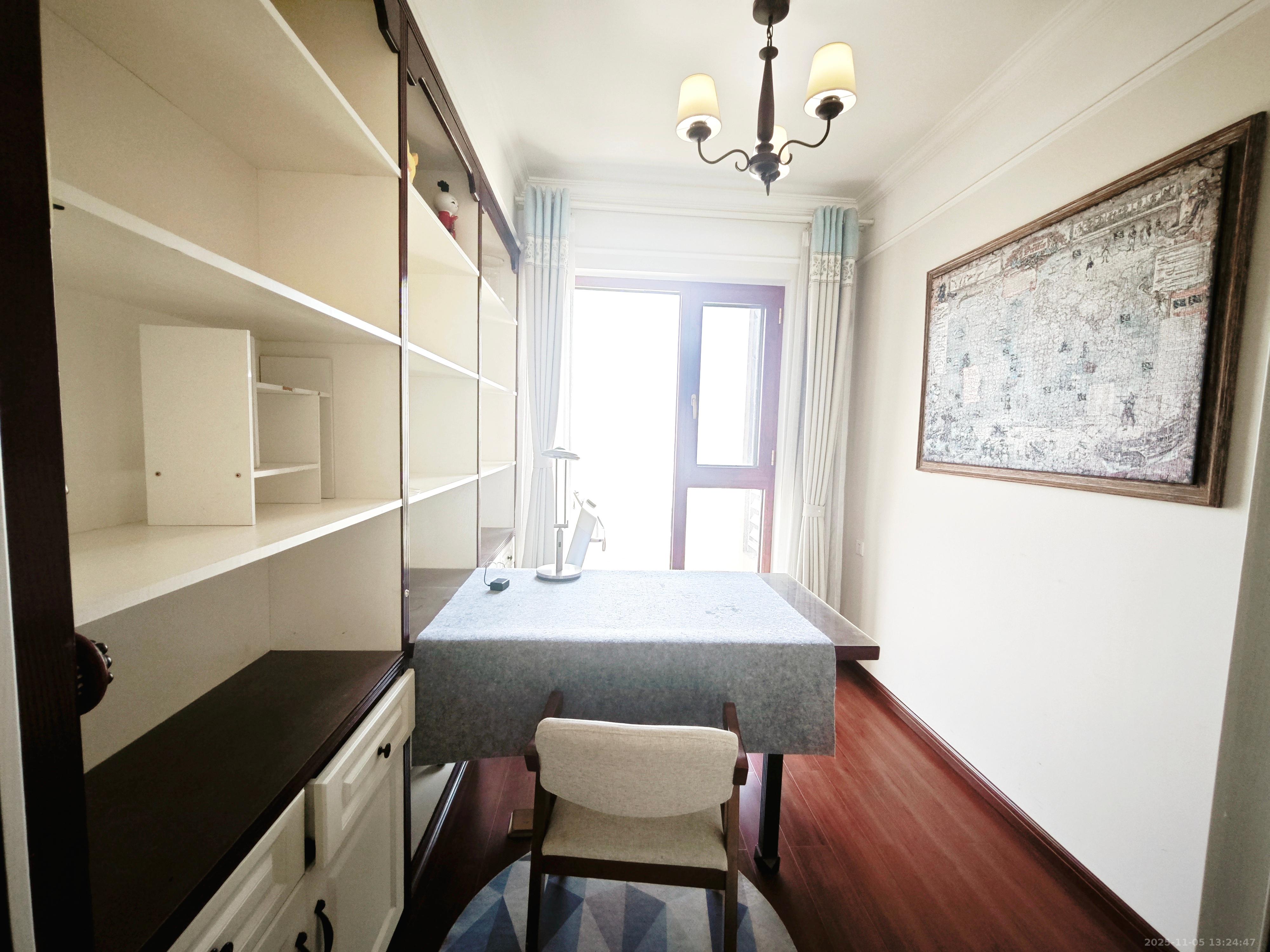 珠江郦城公园1号 4室2厅2卫 3400.0元/月 珠江郦城公园1号 4室2厅2卫 3400.0元/月室内图