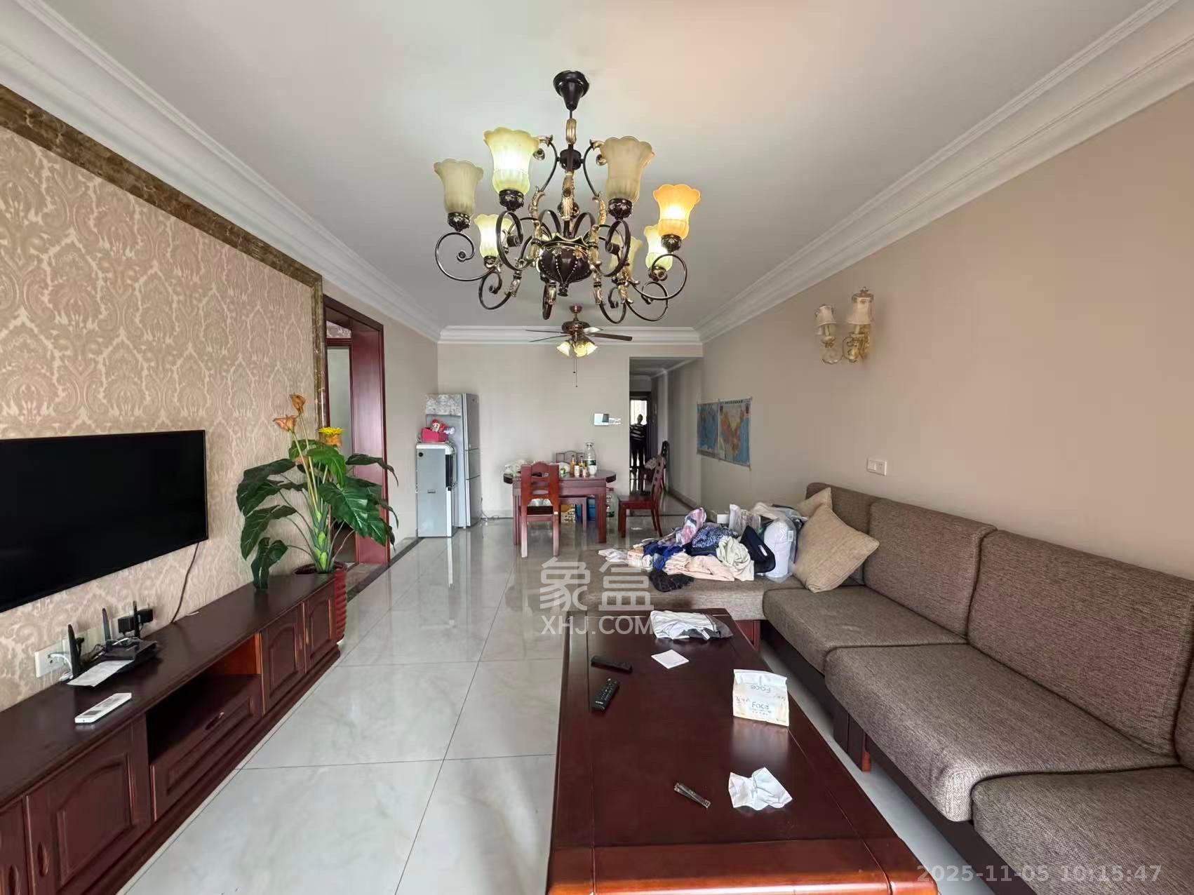 半山壹号  3室1厅1卫    3200.0元/月