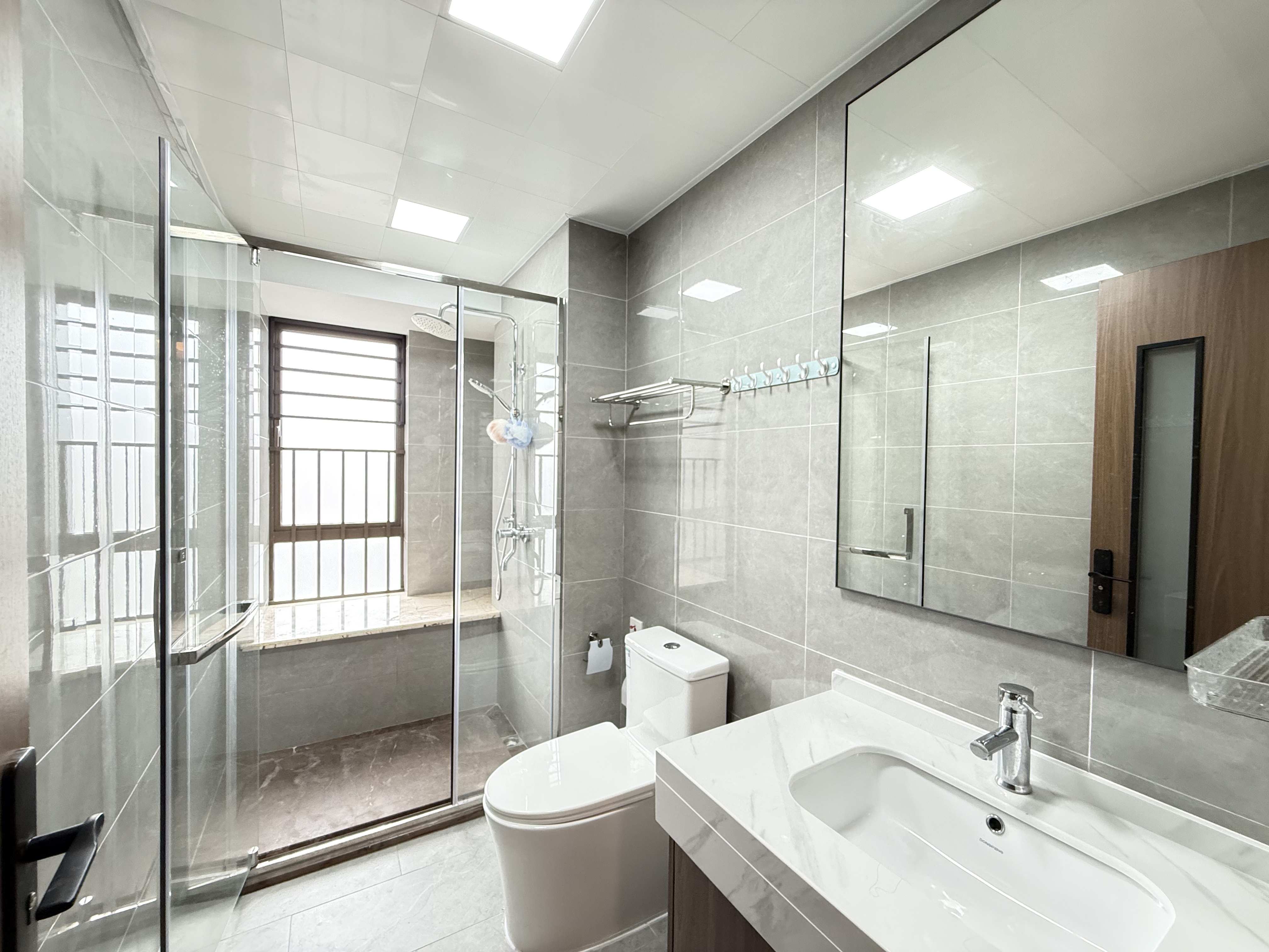 金湖壹号  5室2厅2卫    6200.0元/月室内图