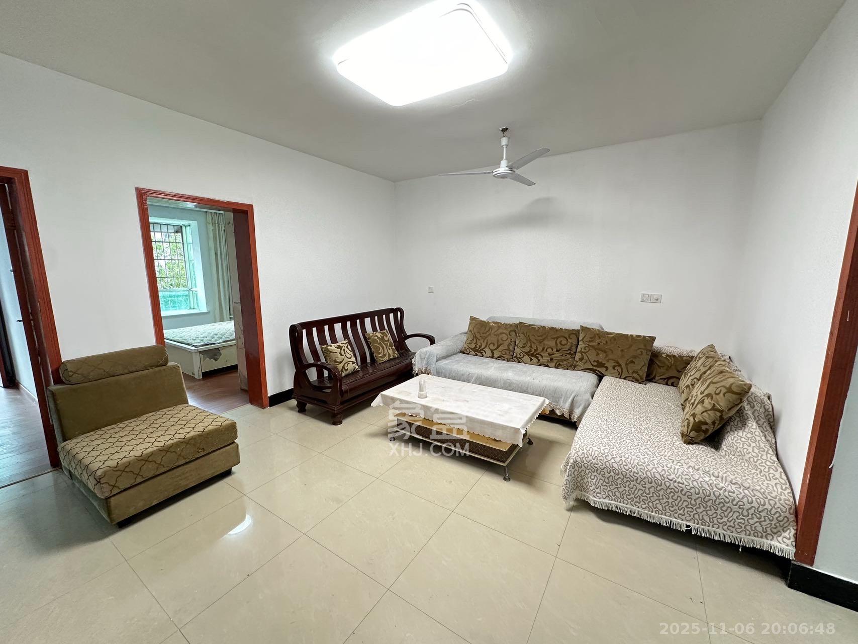 中南汽车世界  2室2厅1卫    1200.0元/月