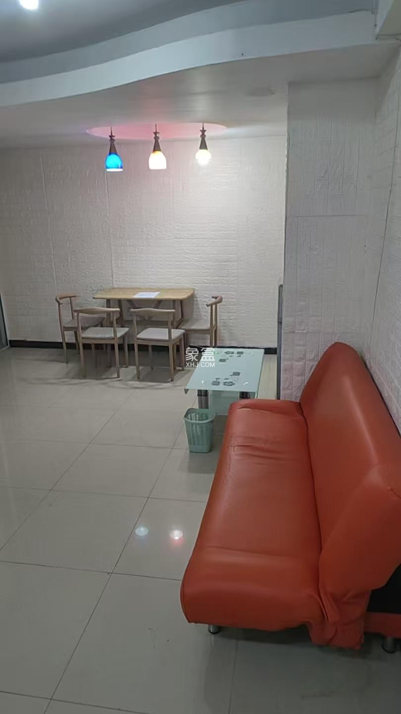 海富大厦 2室2厅1卫 1600.0元/月 海富大厦 2室2厅1卫 1600.0元/月室内图