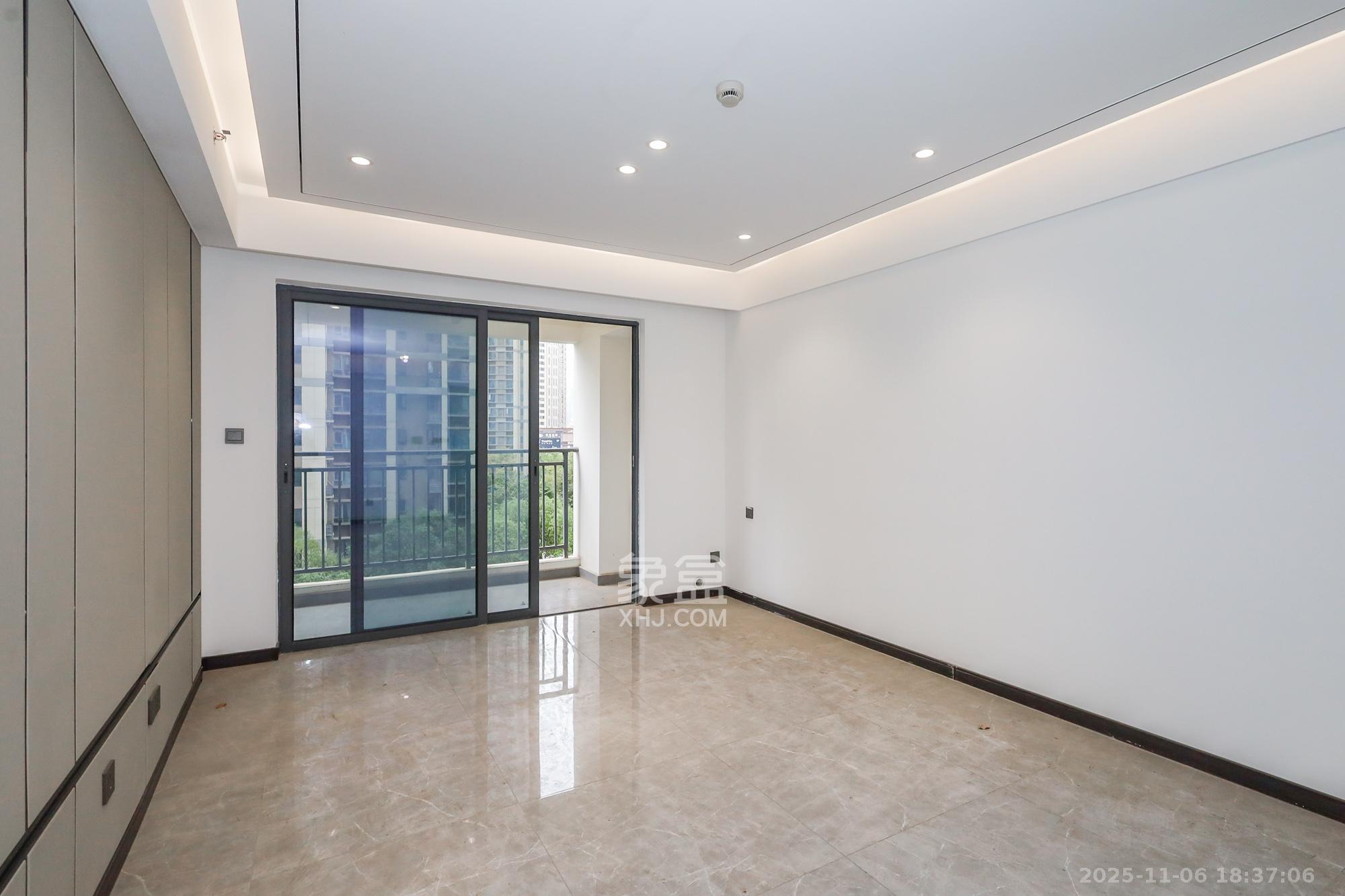 卓越中寰 1室0厅0卫 185.0万 卓越中寰 1室0厅0卫 185.0万客厅