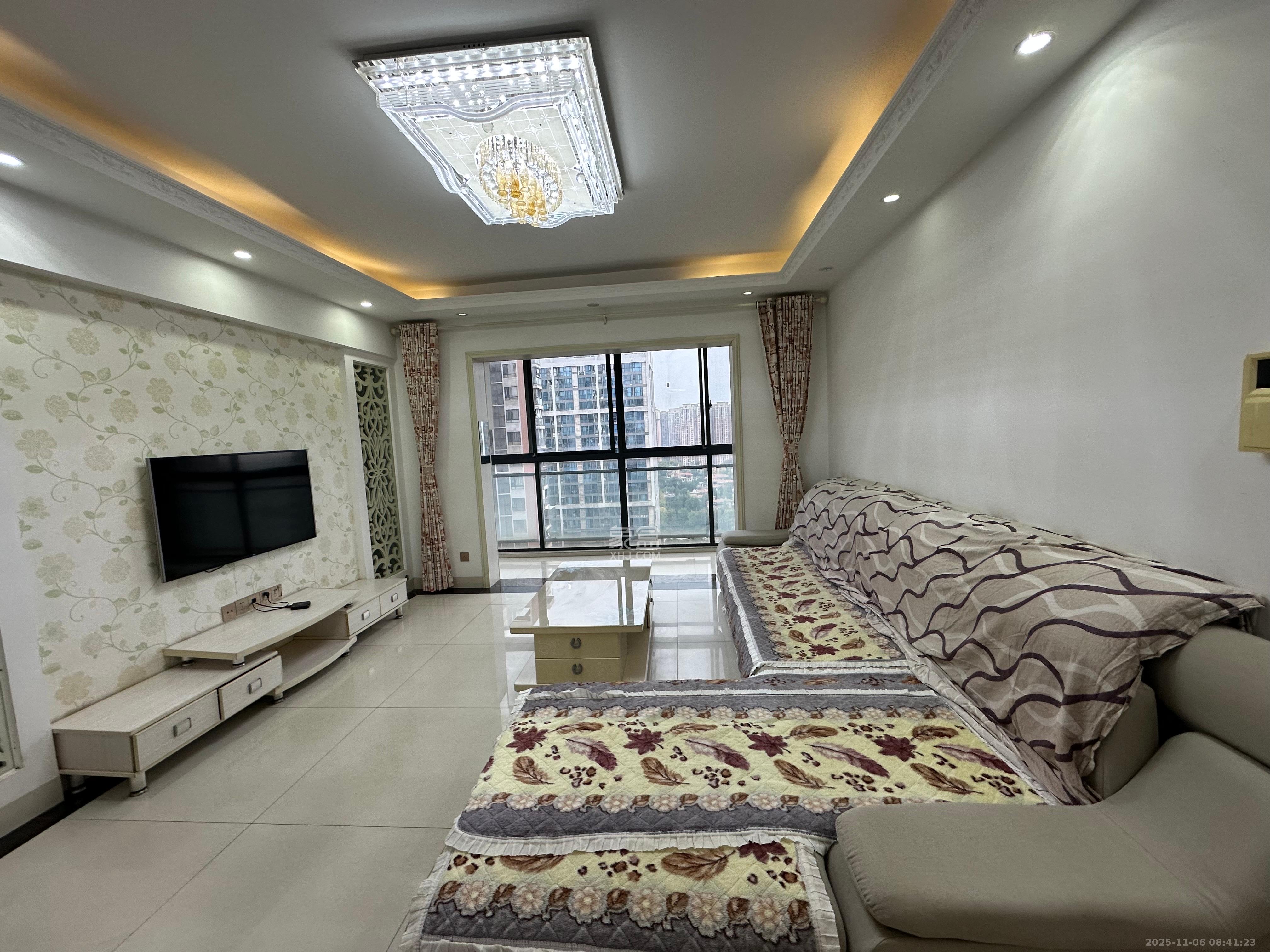 盛地尊域  4室2厅2卫    2000.0元/月