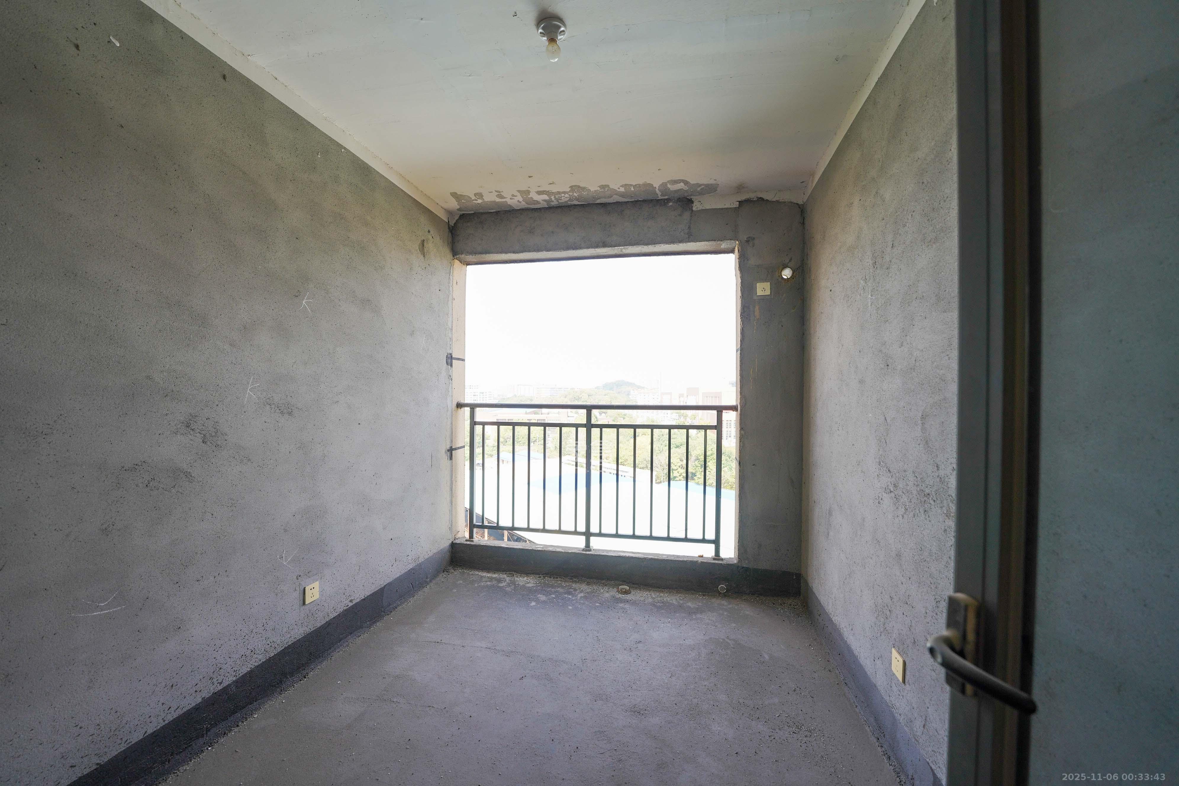 卢浮原著 4室2厅2卫 100.0万 卢浮原著 4室2厅2卫 100.0万卧室