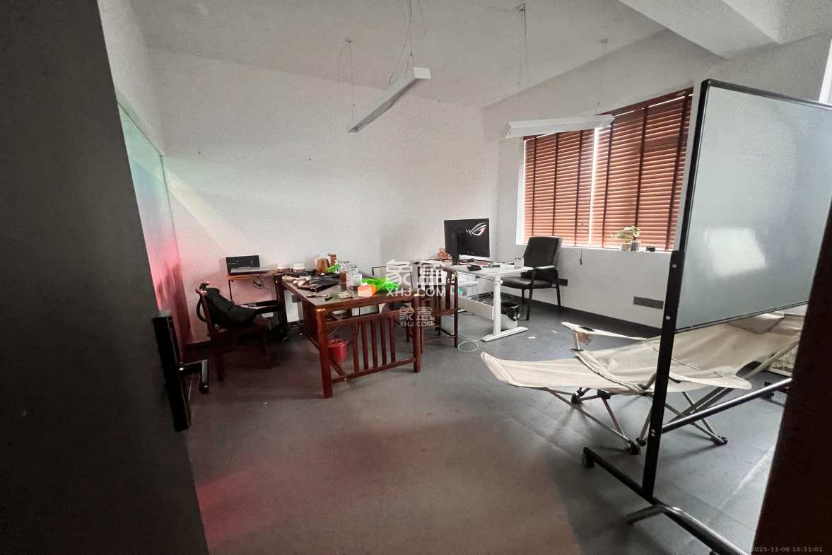 长房中庭国际(东郡华蓉广场) 5室2厅1卫 10800.0元/月 长房中庭国际(东郡华蓉广场) 5室2厅1卫 10800.0元/月室内图