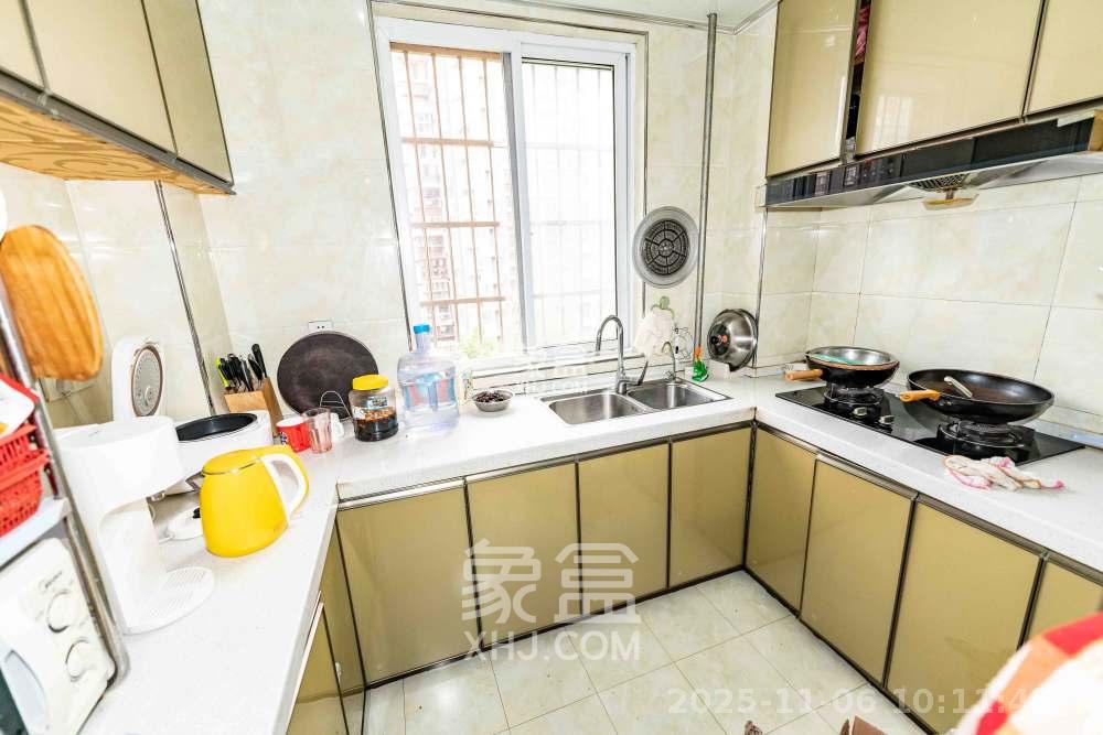 昆仑和府  3室2厅2卫    1800.0元/月室内图