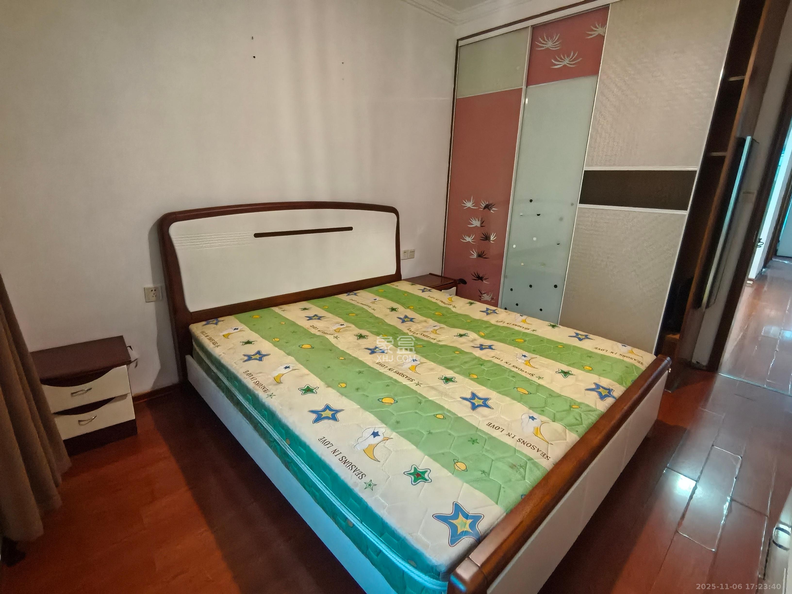 中南汽车世界  2室2厅1卫    1200.0元/月室内图