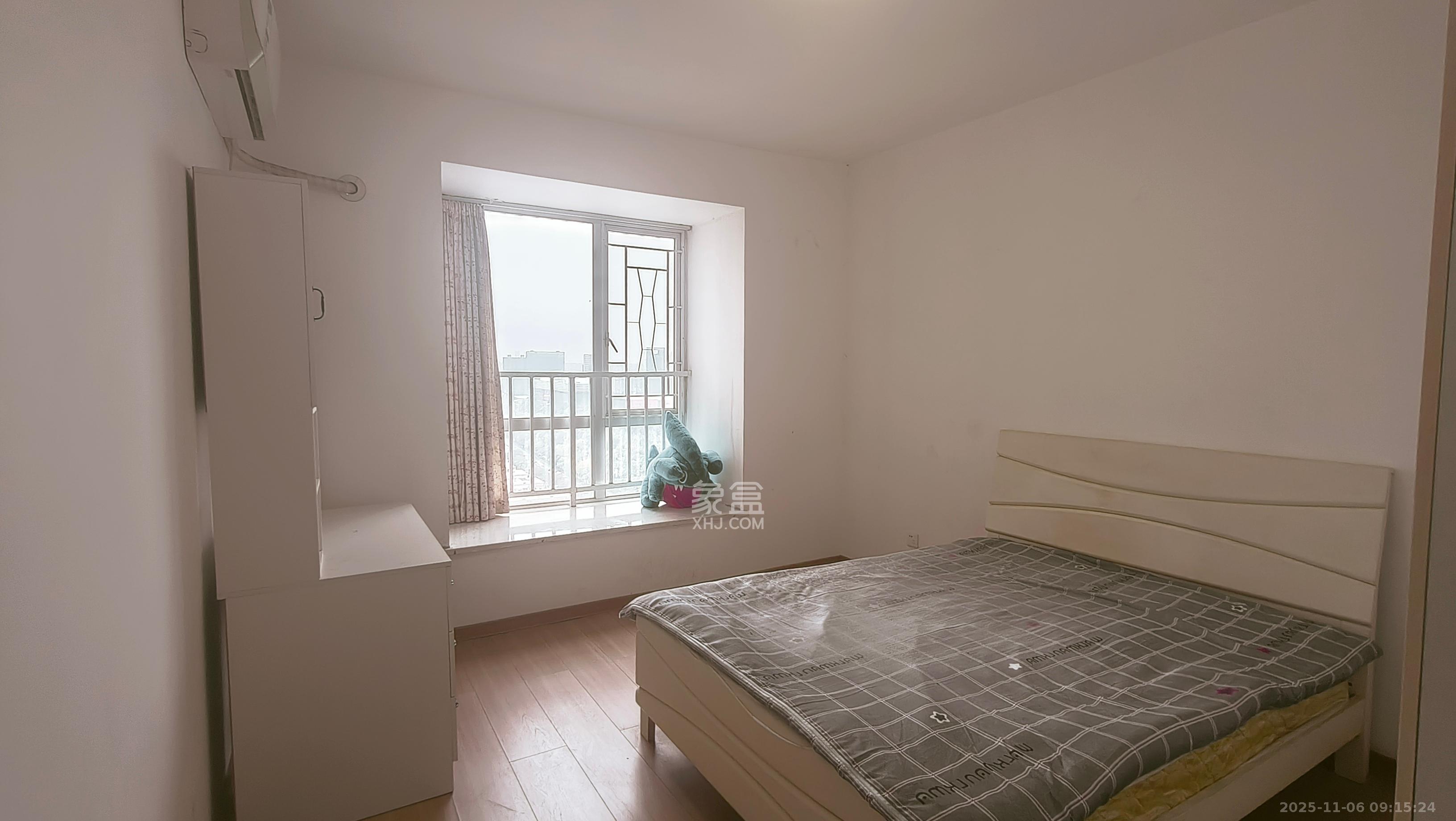 恒广国际景园一二区 1室2厅1卫 2000.0元/月 恒广国际景园一二区 1室2厅1卫 2000.0元/月室内图