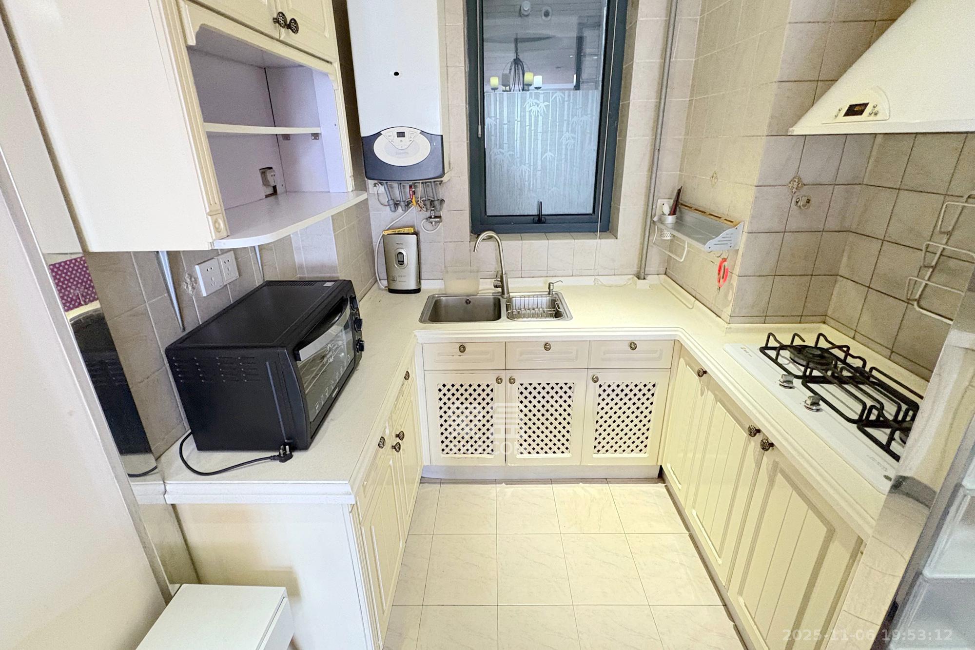 中天广场  3室2厅1卫    116.0万厨房