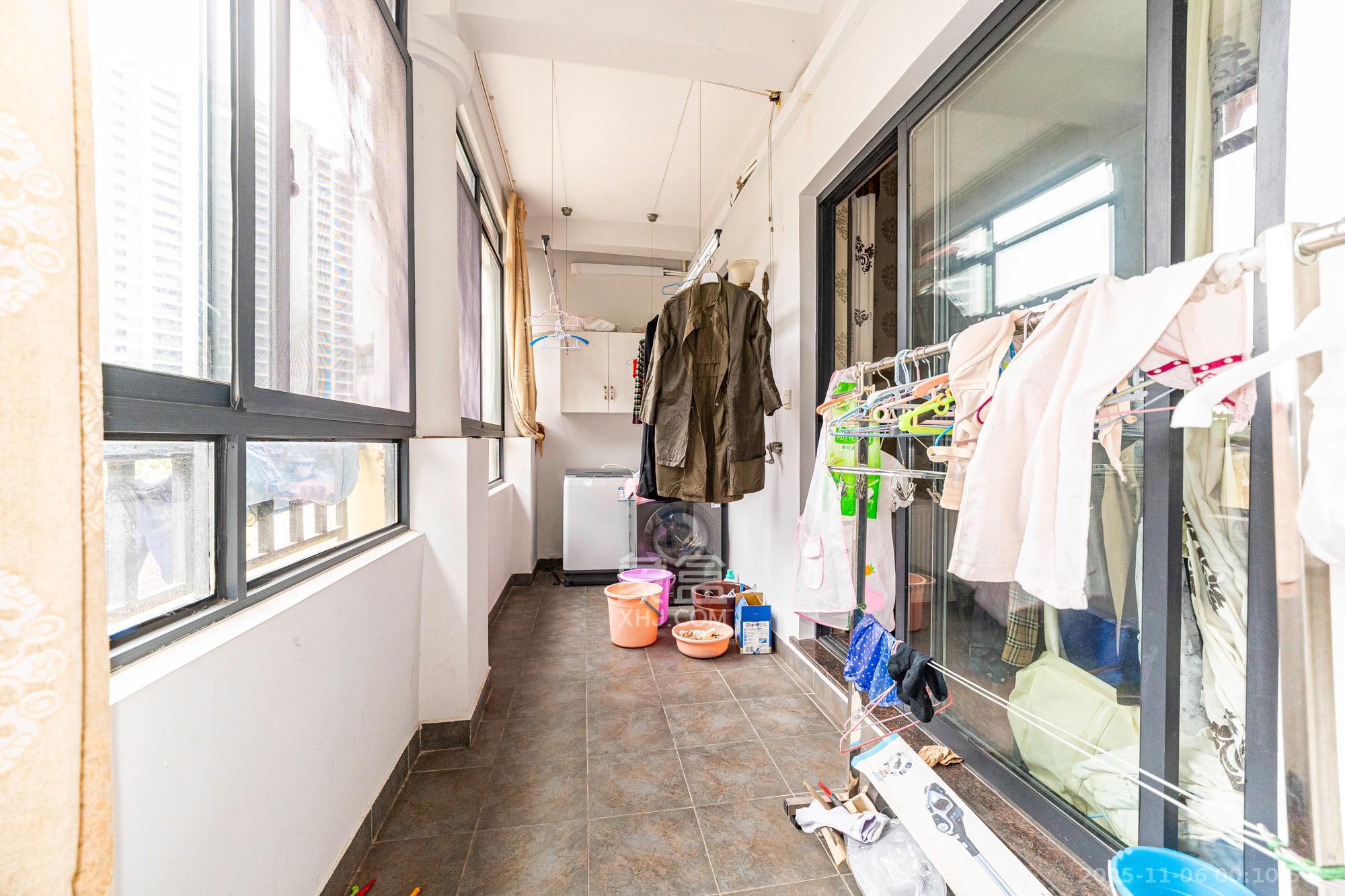 鹏基诺亚山林  5室2厅1卫    238.0万阳台