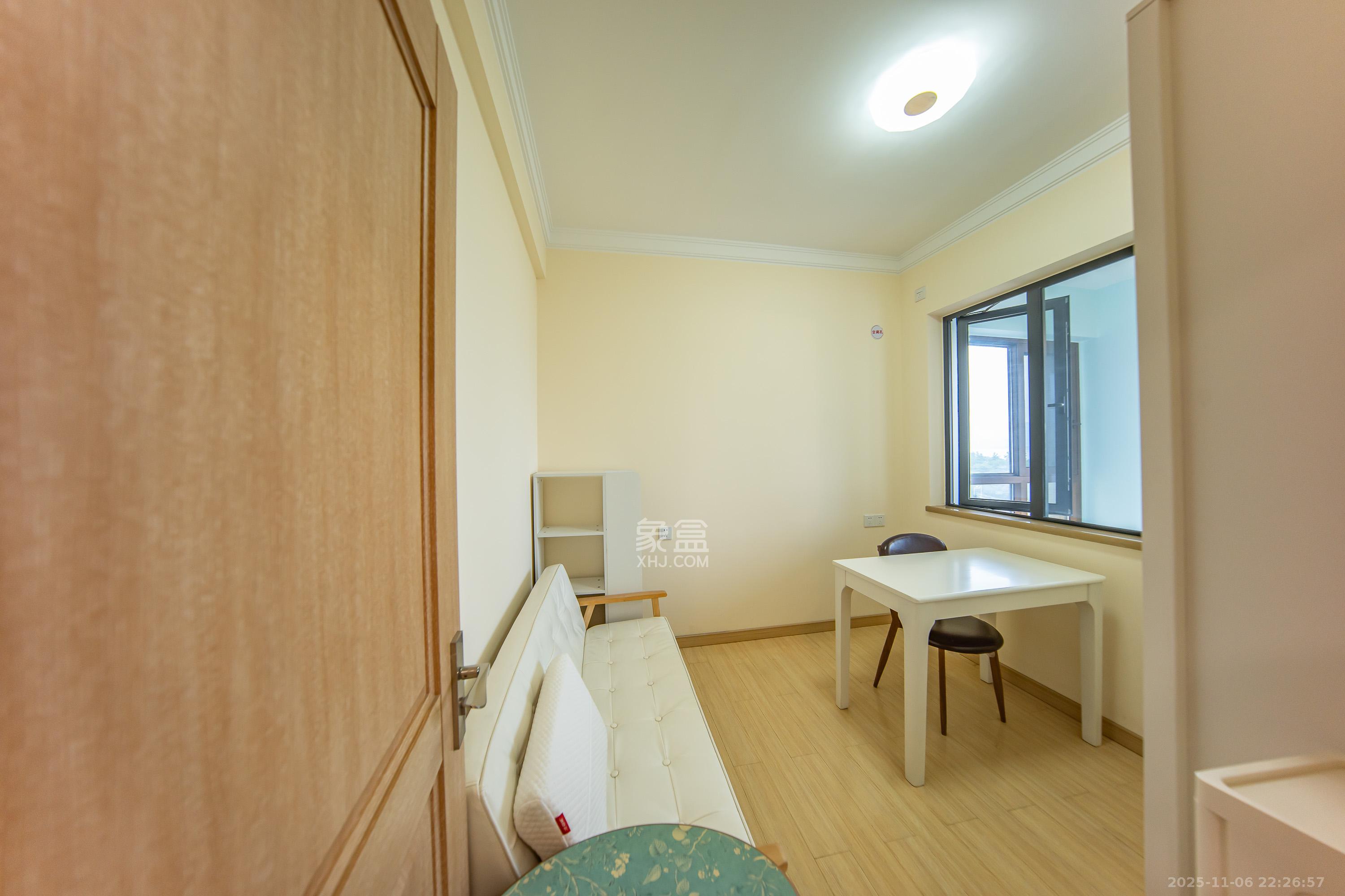 兰亭湾畔  3室2厅2卫    135.0万卧室