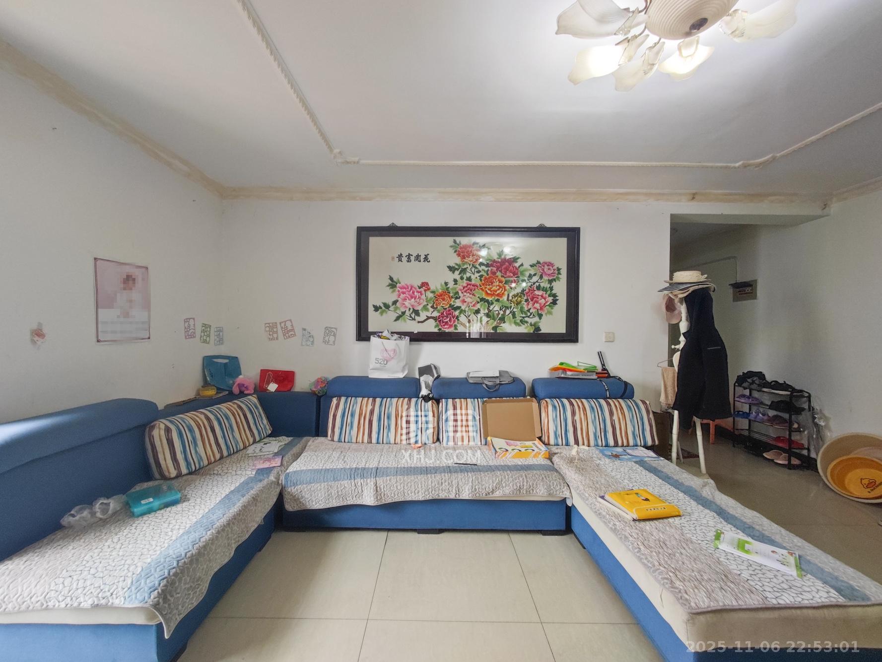 红星商贸城 3室2厅2卫 50.0万 红星商贸城 3室2厅2卫 50.0万客厅