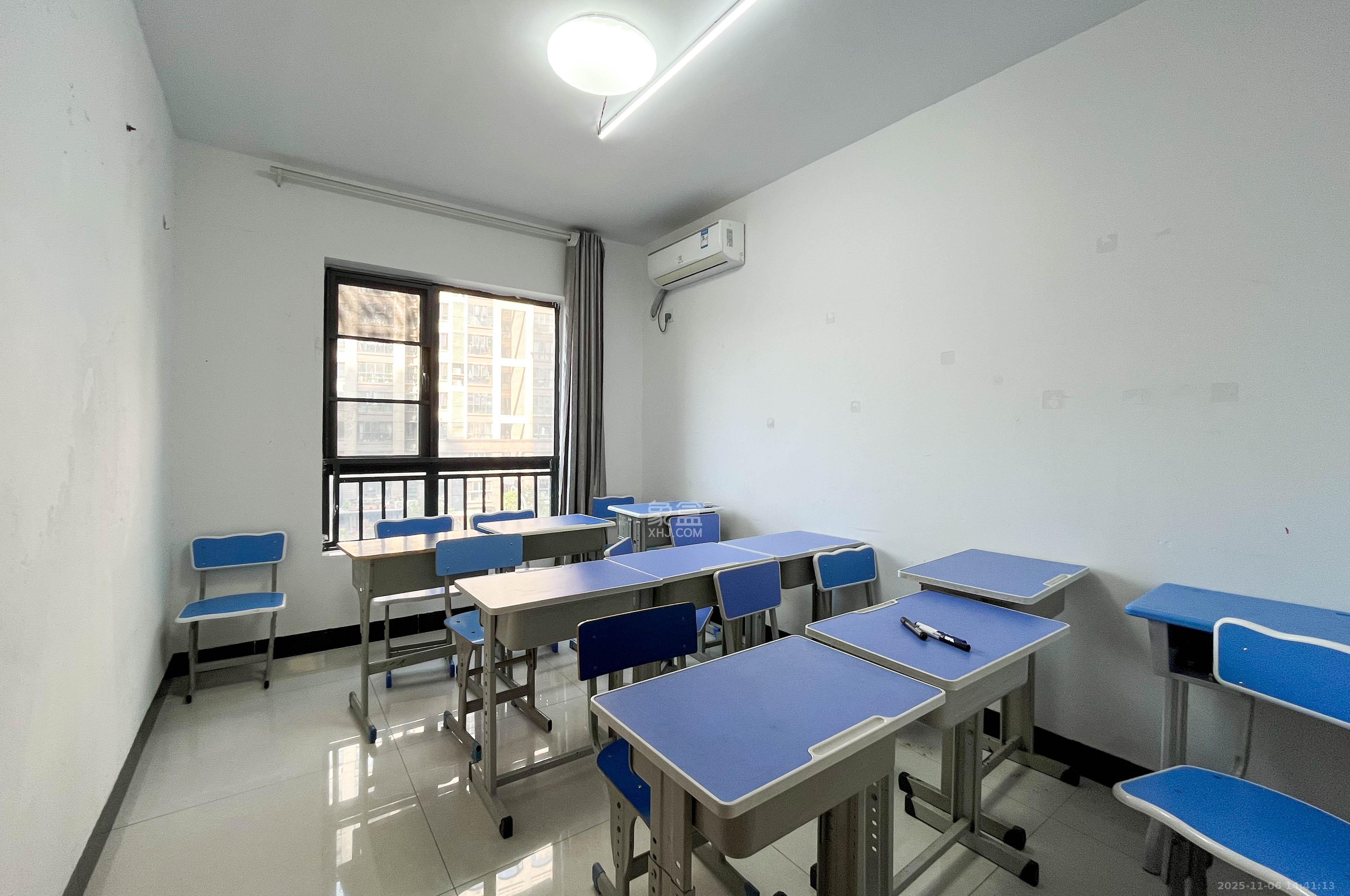 中海梅溪湖壹号  3室2厅2卫    158.0万其他