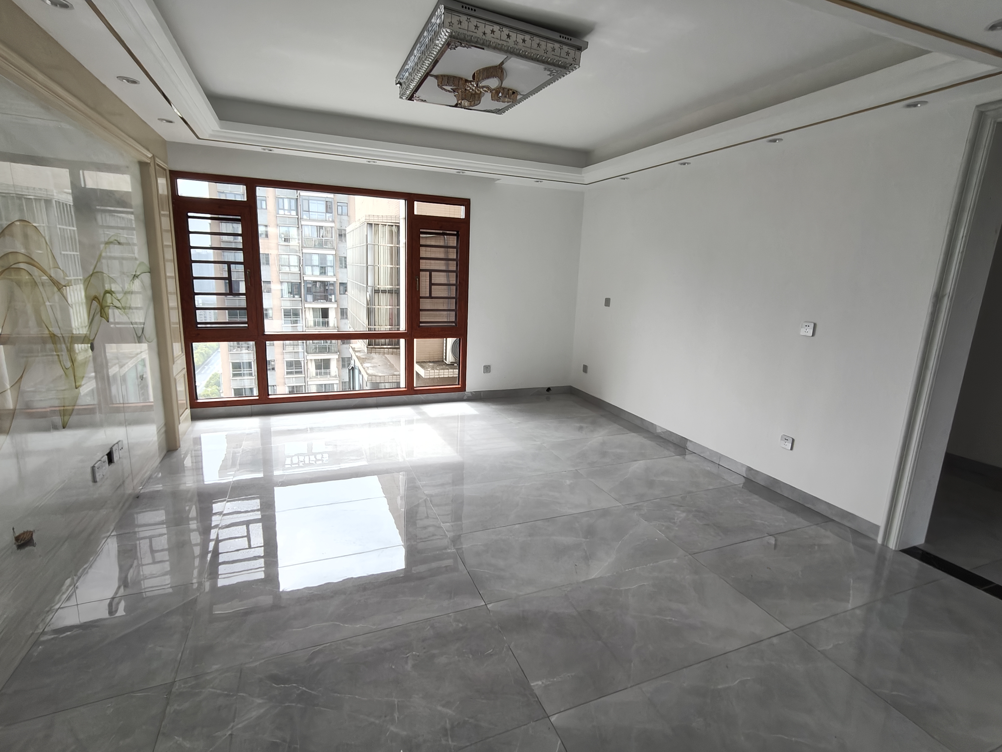 尚书房  4室2厅2卫    3000.0元/月室内图