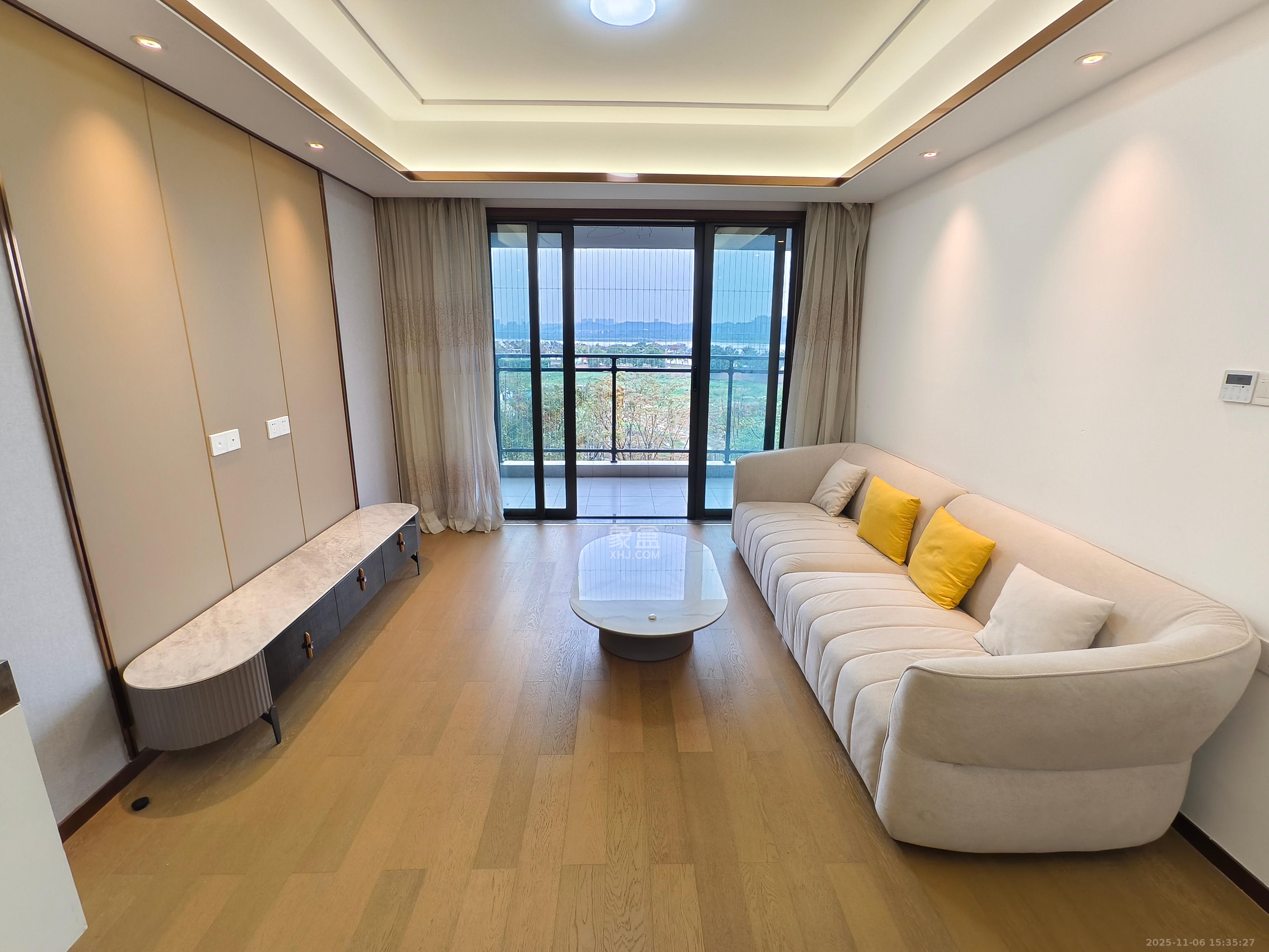 长沙万境潇湘  3室2厅2卫    2800.0元/月