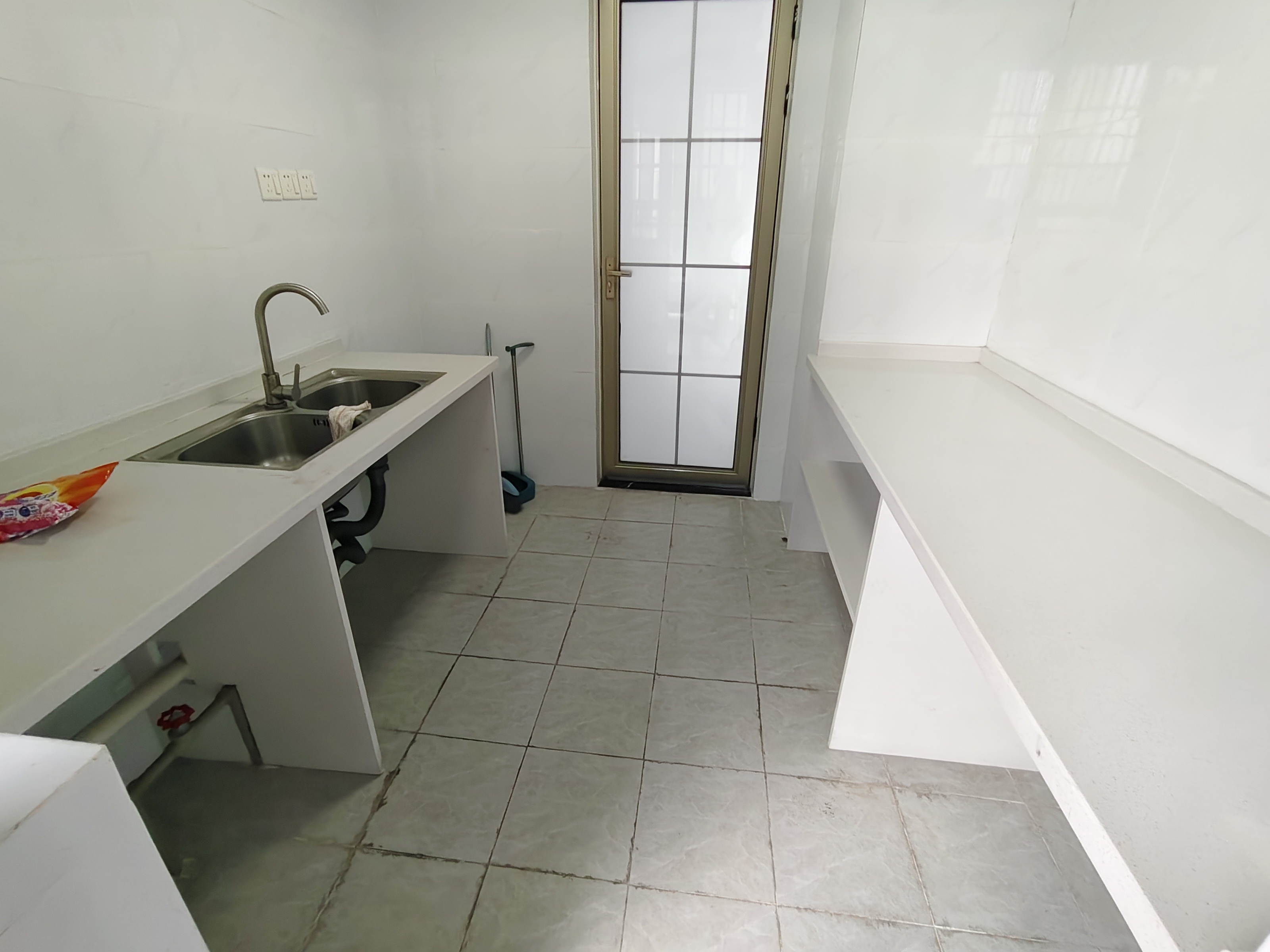 坡博家园四区  5室2厅2卫    3700.0元/月室内图