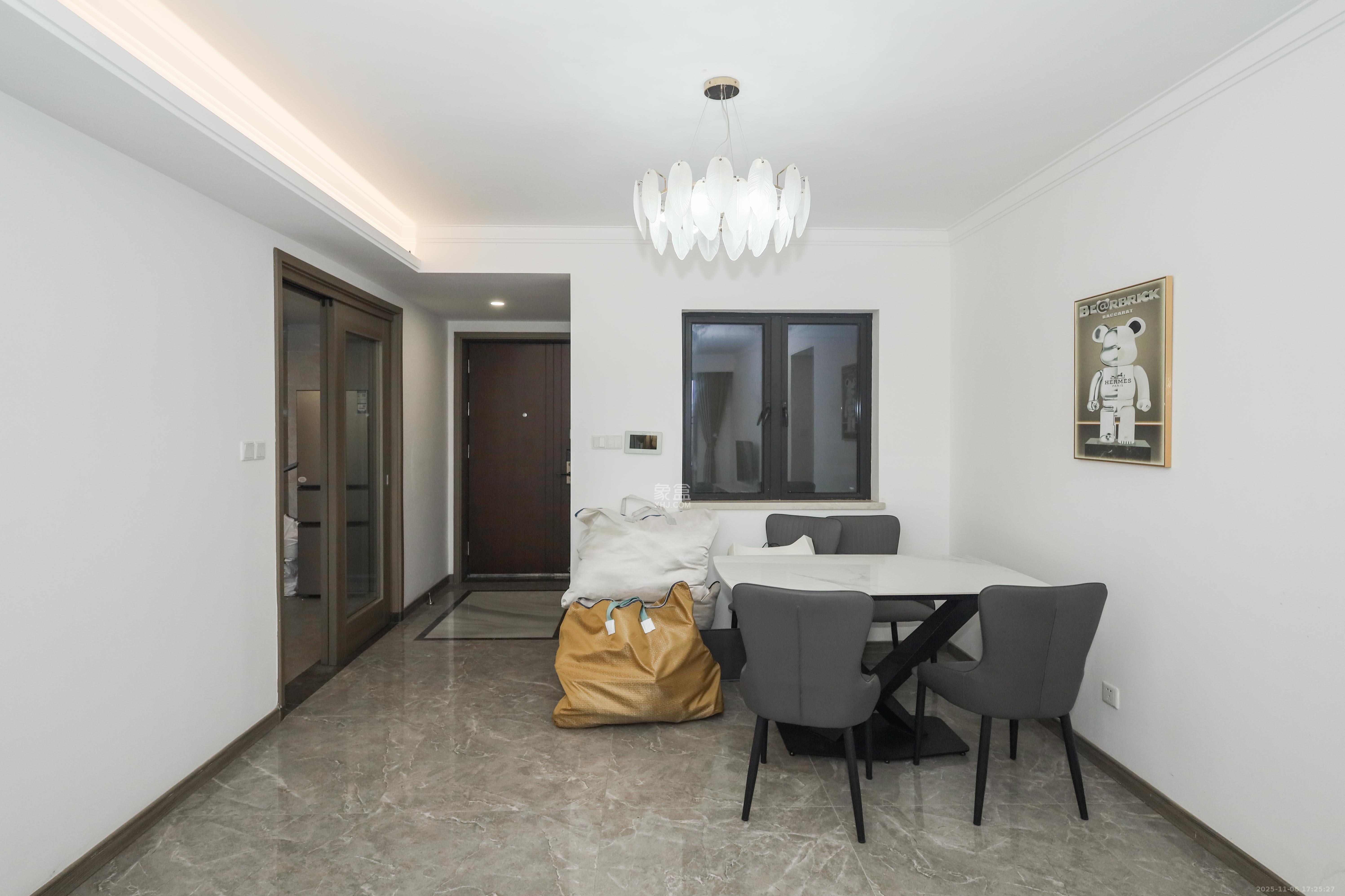 越秀亲爱里 3室2厅2卫 99.0万 越秀亲爱里 3室2厅2卫 99.0万客厅