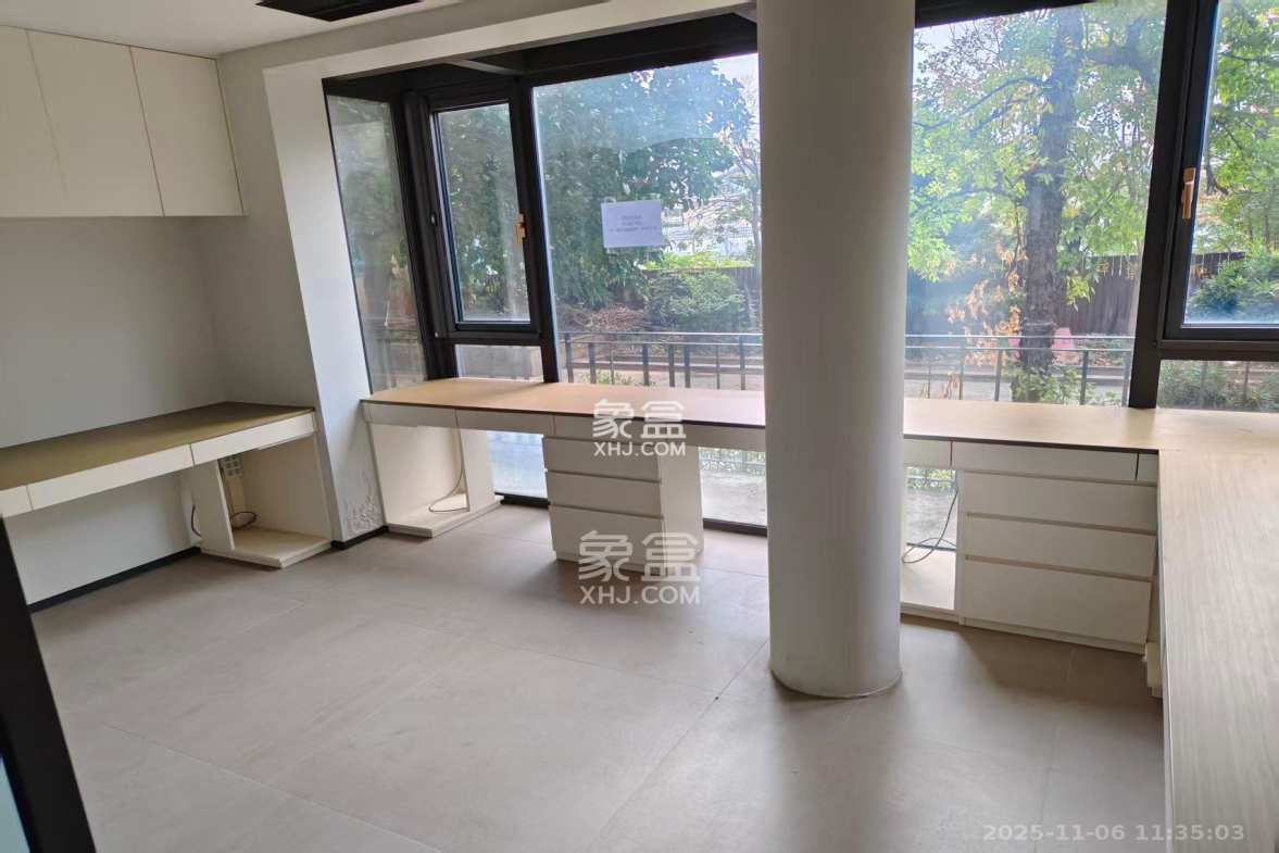 华城广场 1室2厅1卫 12500.0元/月 华城广场 1室2厅1卫 12500.0元/月室内图