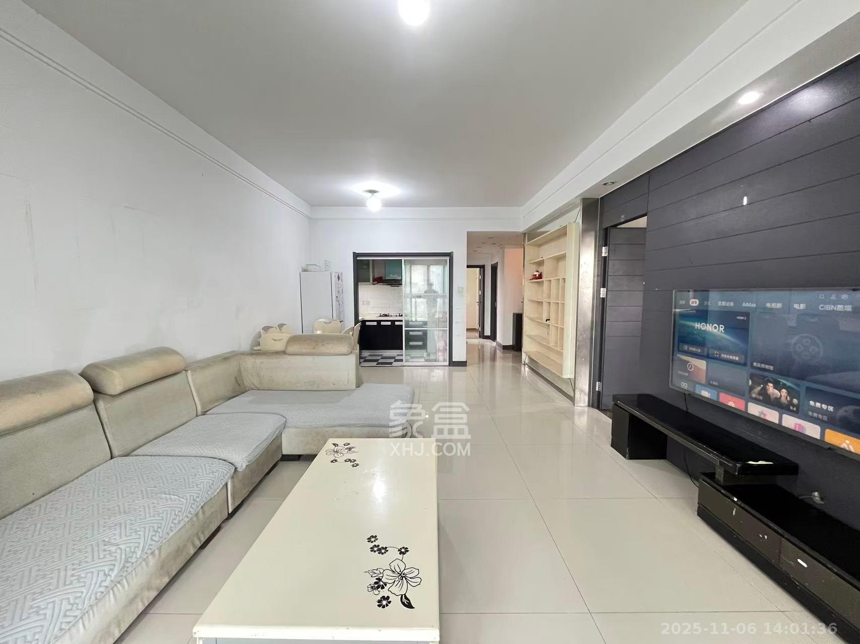 阳光100三期  3室2厅2卫    2500.0元/月室内图