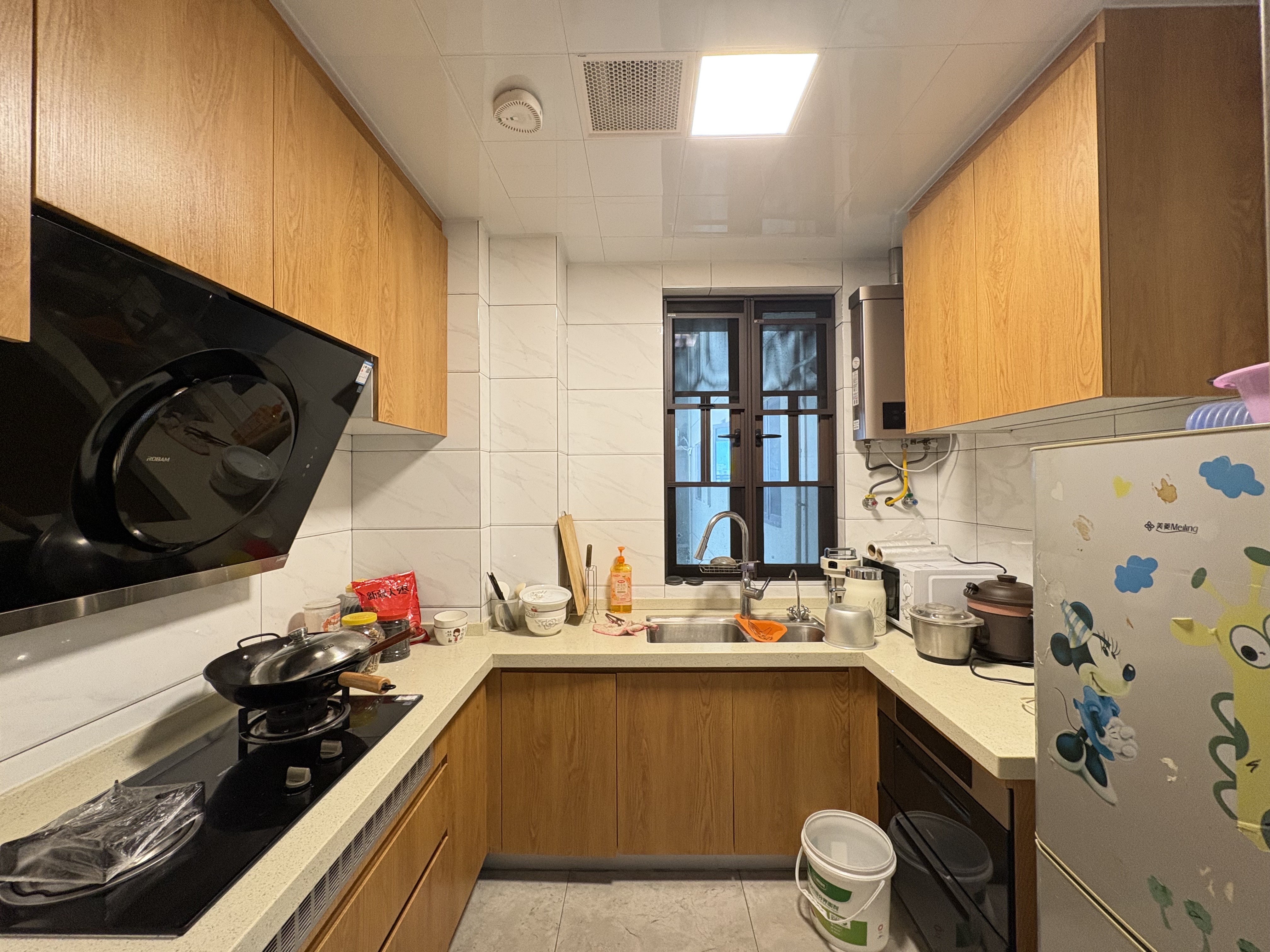 华耀碧桂园十里江湾誉峯 3室2厅2卫 75.0万 华耀碧桂园十里江湾誉峯 3室2厅2卫 75.0万客厅