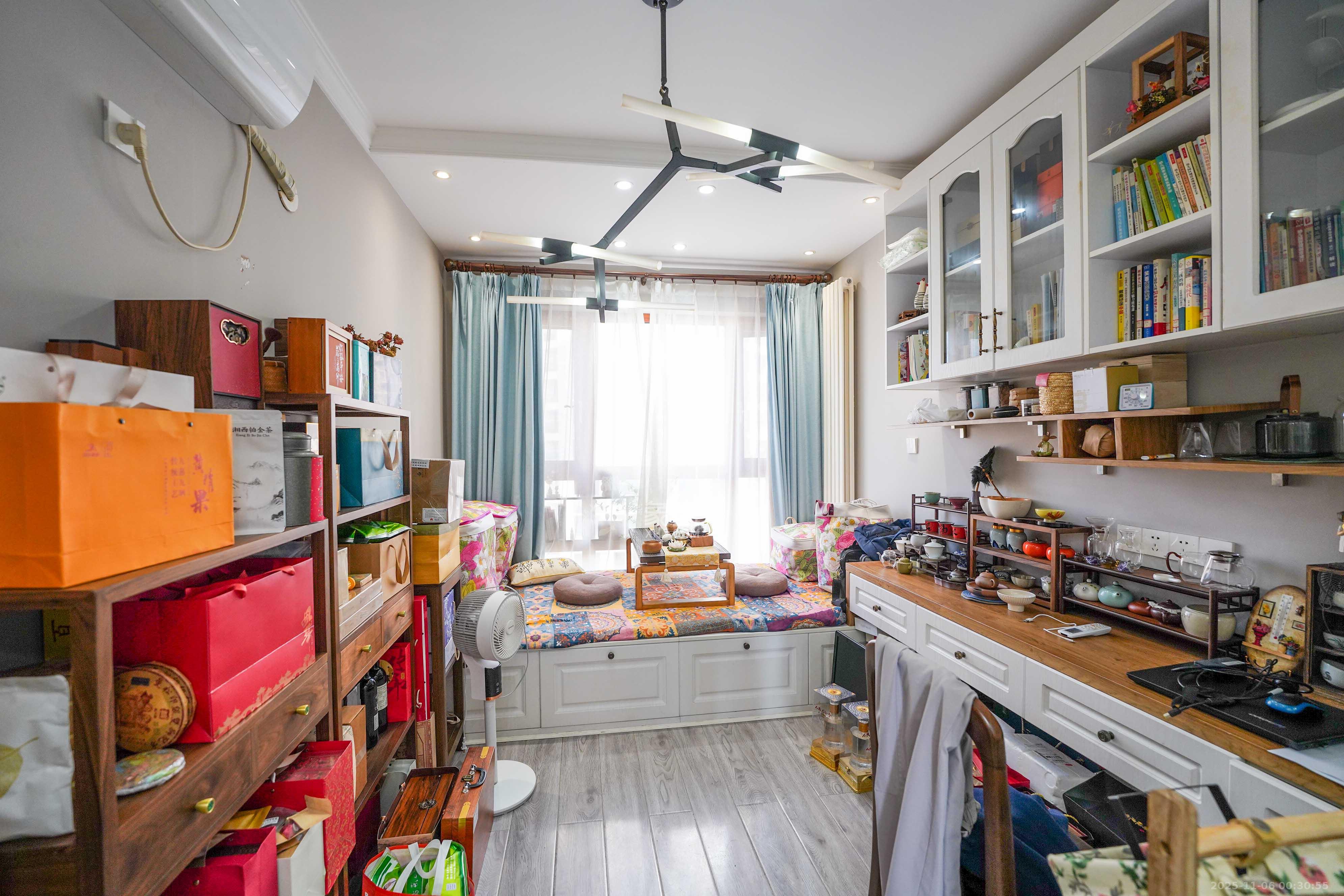 怡海星城  3室2厅2卫    75.0万卧室