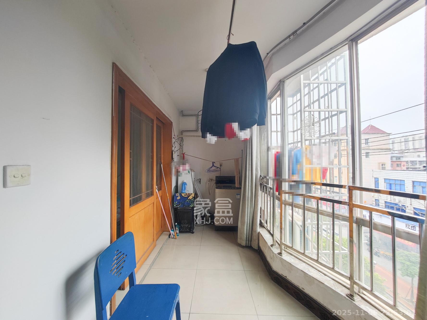 红星商贸城 3室2厅2卫 50.0万 红星商贸城 3室2厅2卫 50.0万阳台