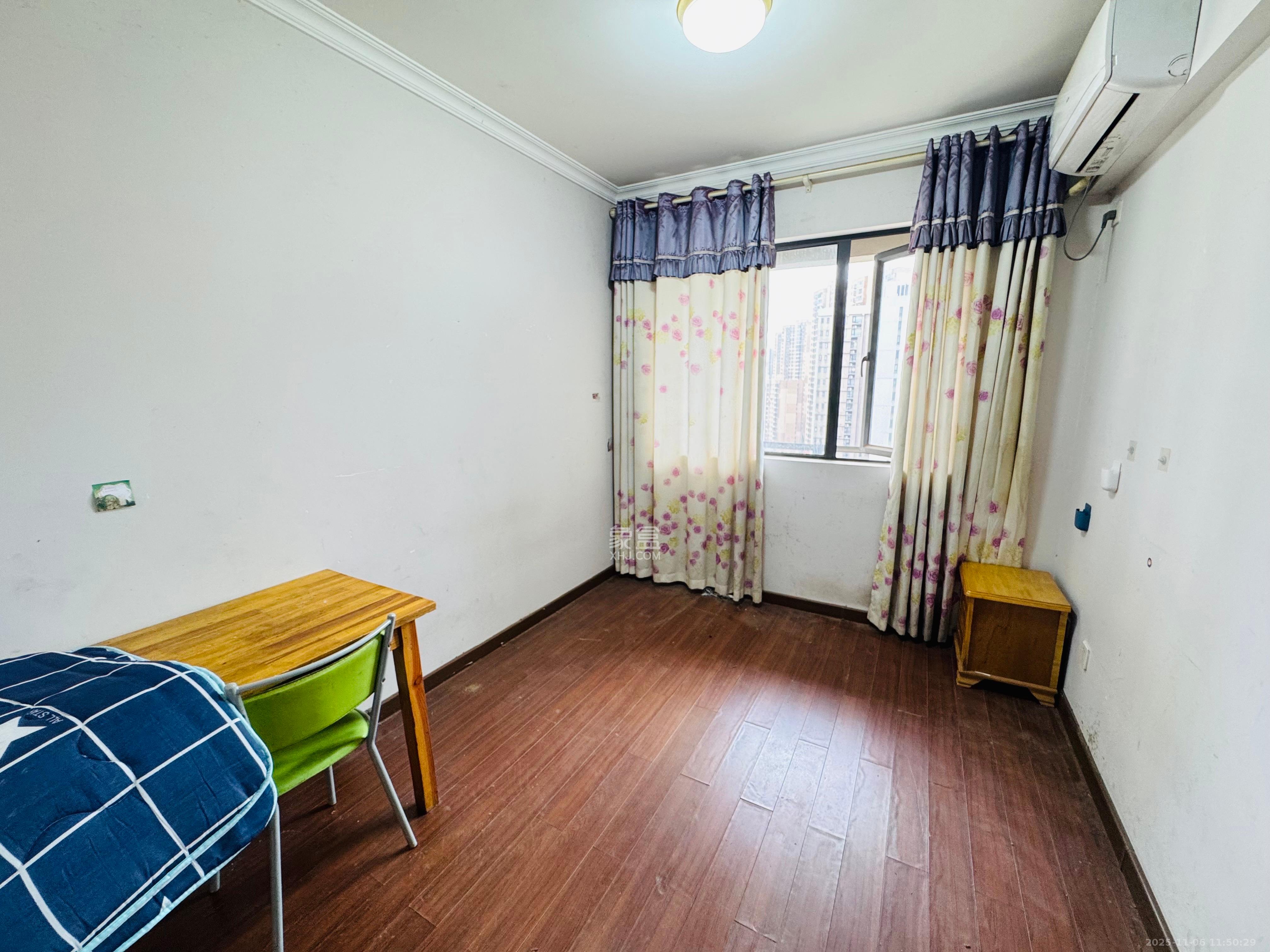 万科城市花园  3室2厅2卫    2400.0元/月室内图