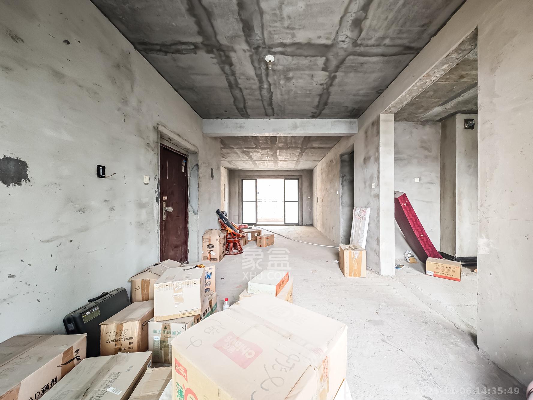 湘诚德峰小区C区  5室2厅2卫    115.0万客厅