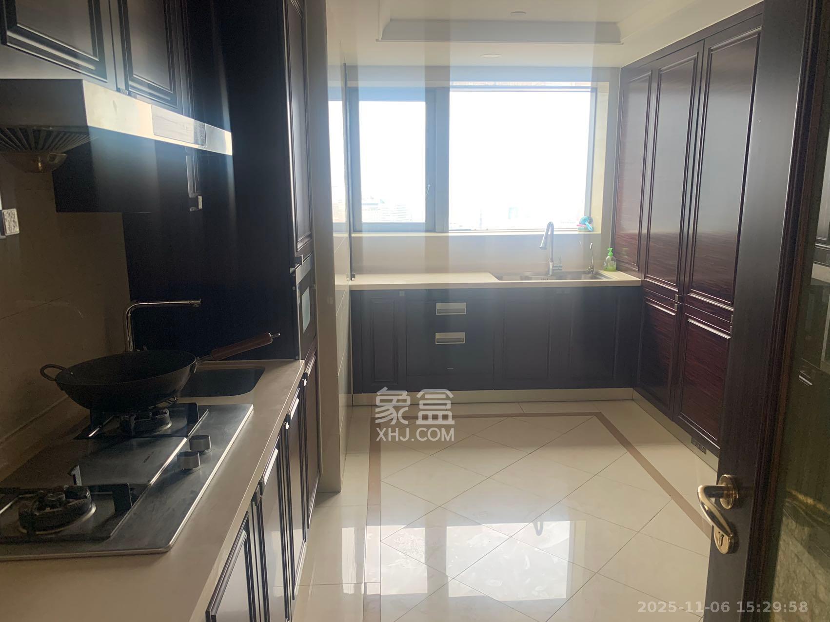 华远隆玺  3室2厅3卫    15000.0元/月小区图