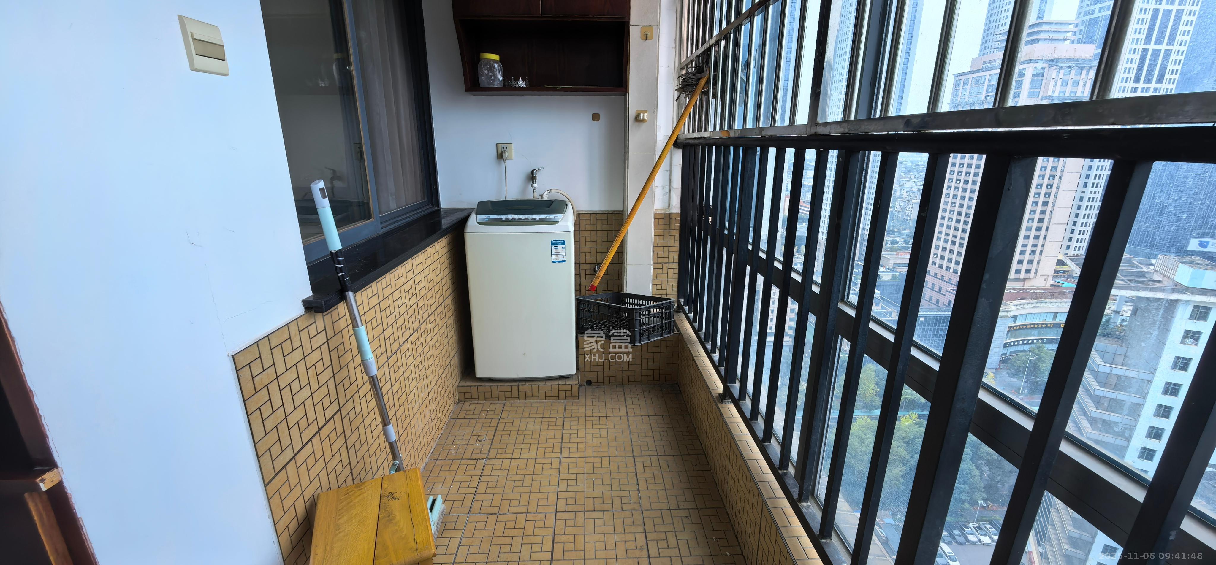 名富公寓  1室2厅1卫    2300.0元/月室内图