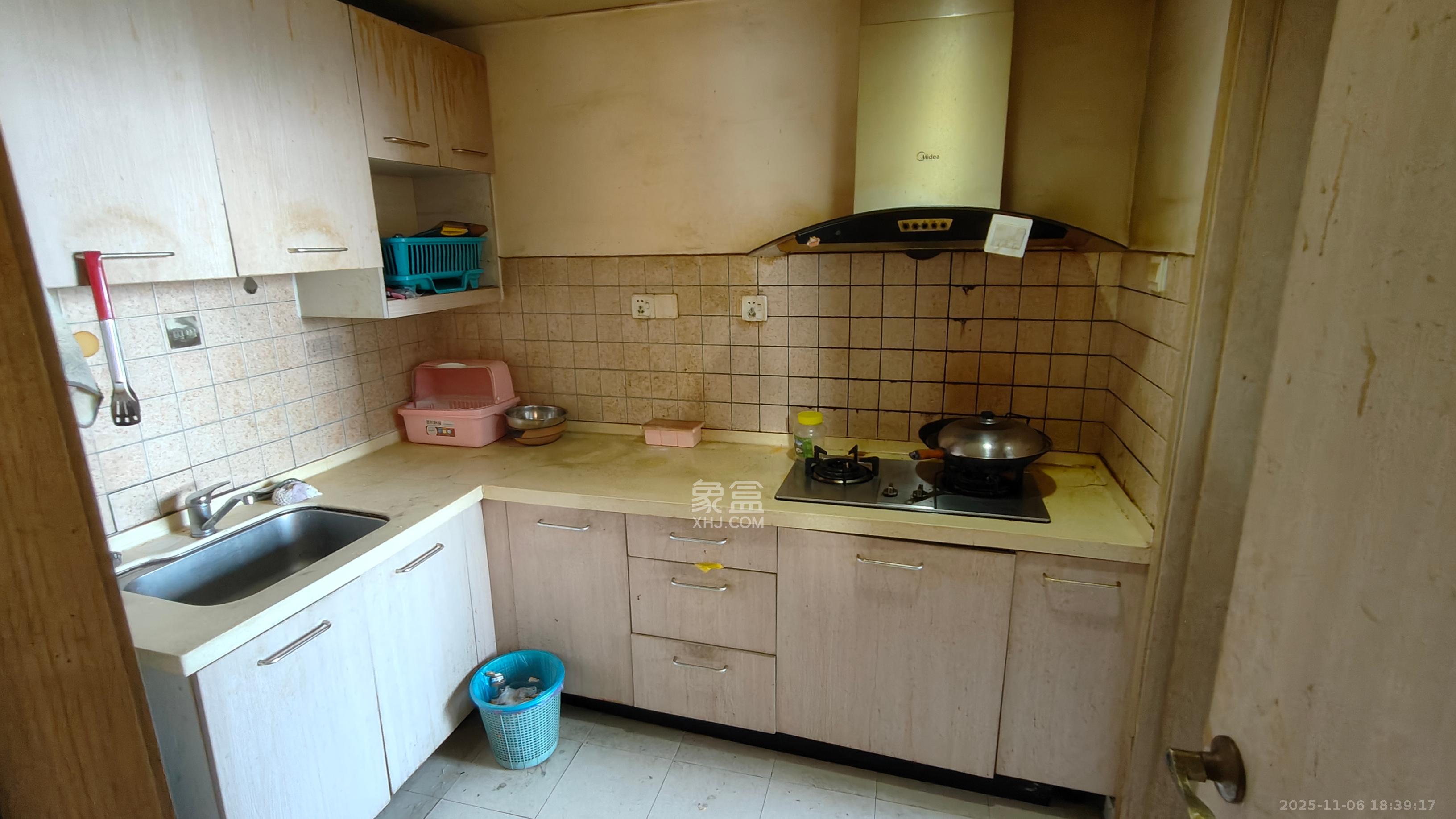 远大麓园  3室2厅2卫    2600.0元/月室内图