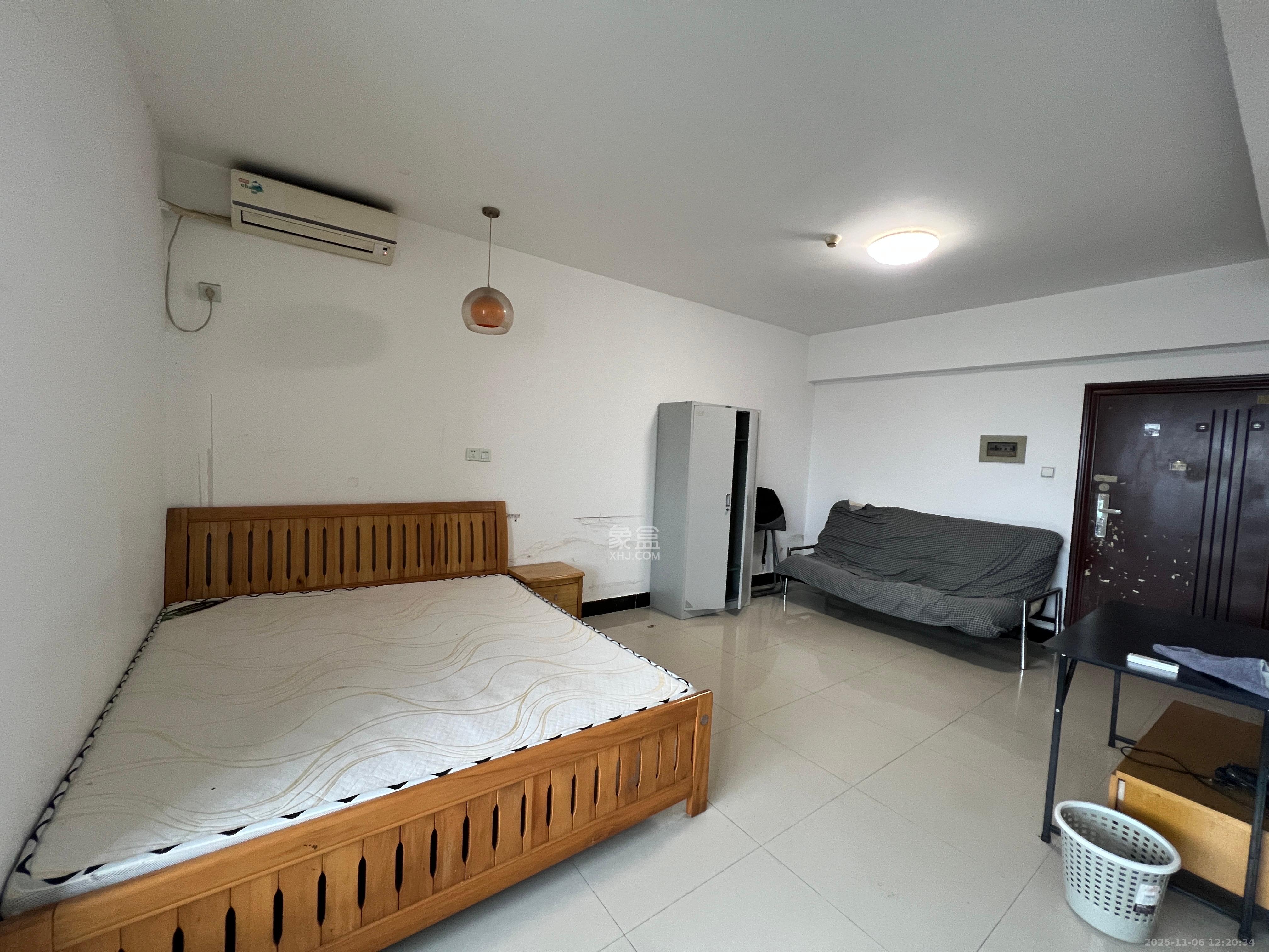 香颂国际  1室0厅0卫    1200.0元/月室内图1