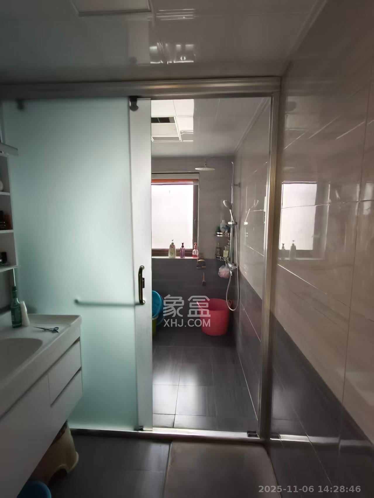 豪都新天地  4室2厅2卫    2200.0元/月室内图