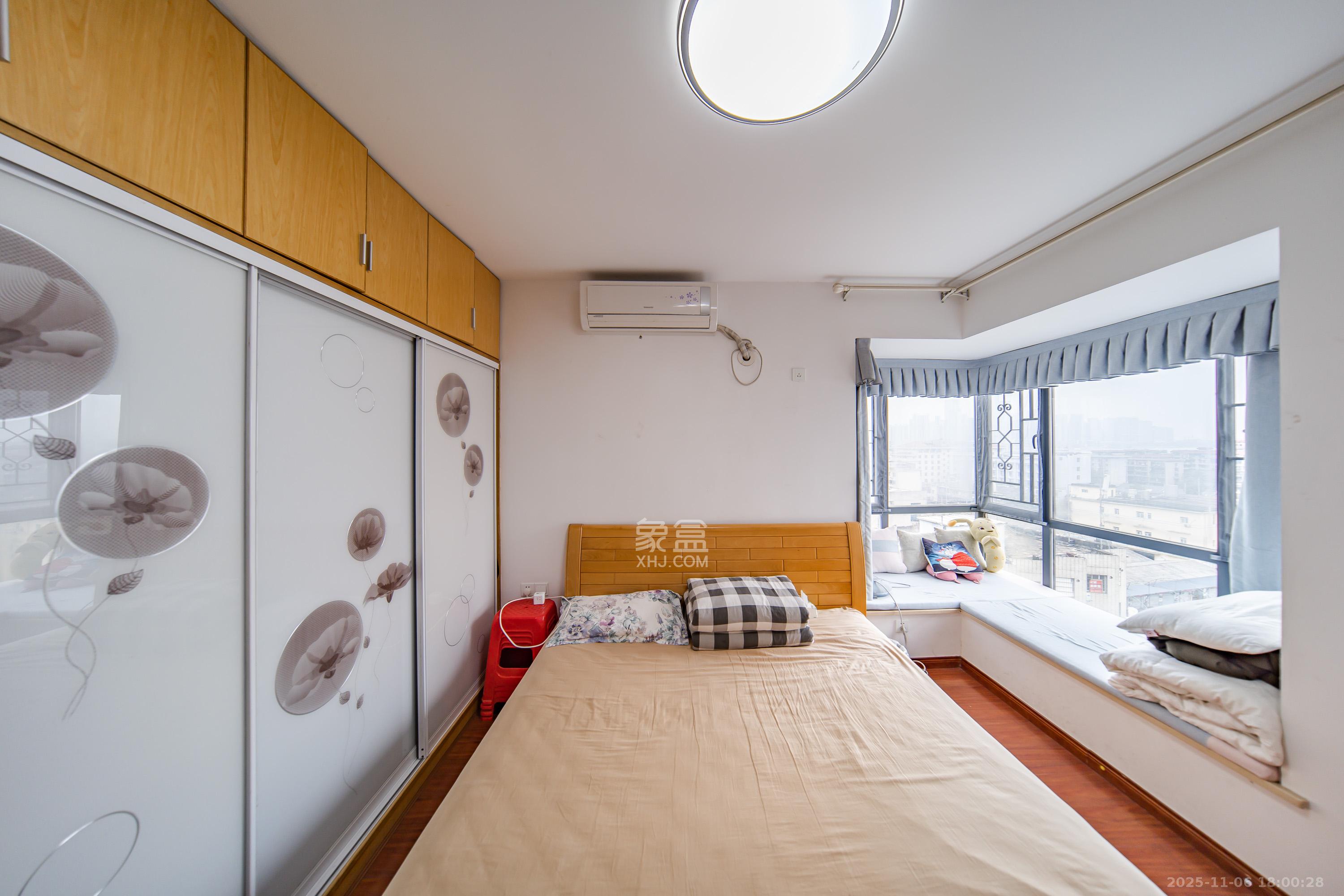 领航江阁 3室2厅1卫 90.0万 领航江阁 3室2厅1卫 90.0万卧室