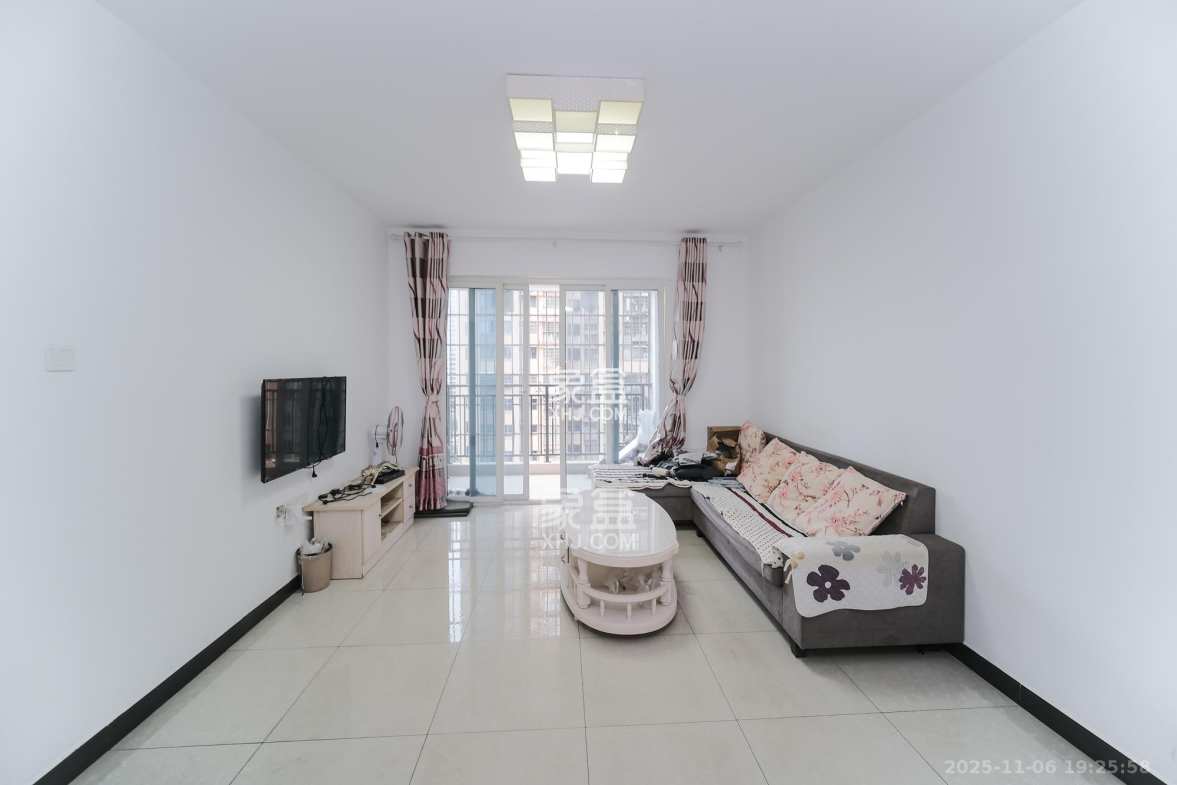 盛地春天里 3室2厅1卫 49.8万 盛地春天里 3室2厅1卫 49.8万客厅