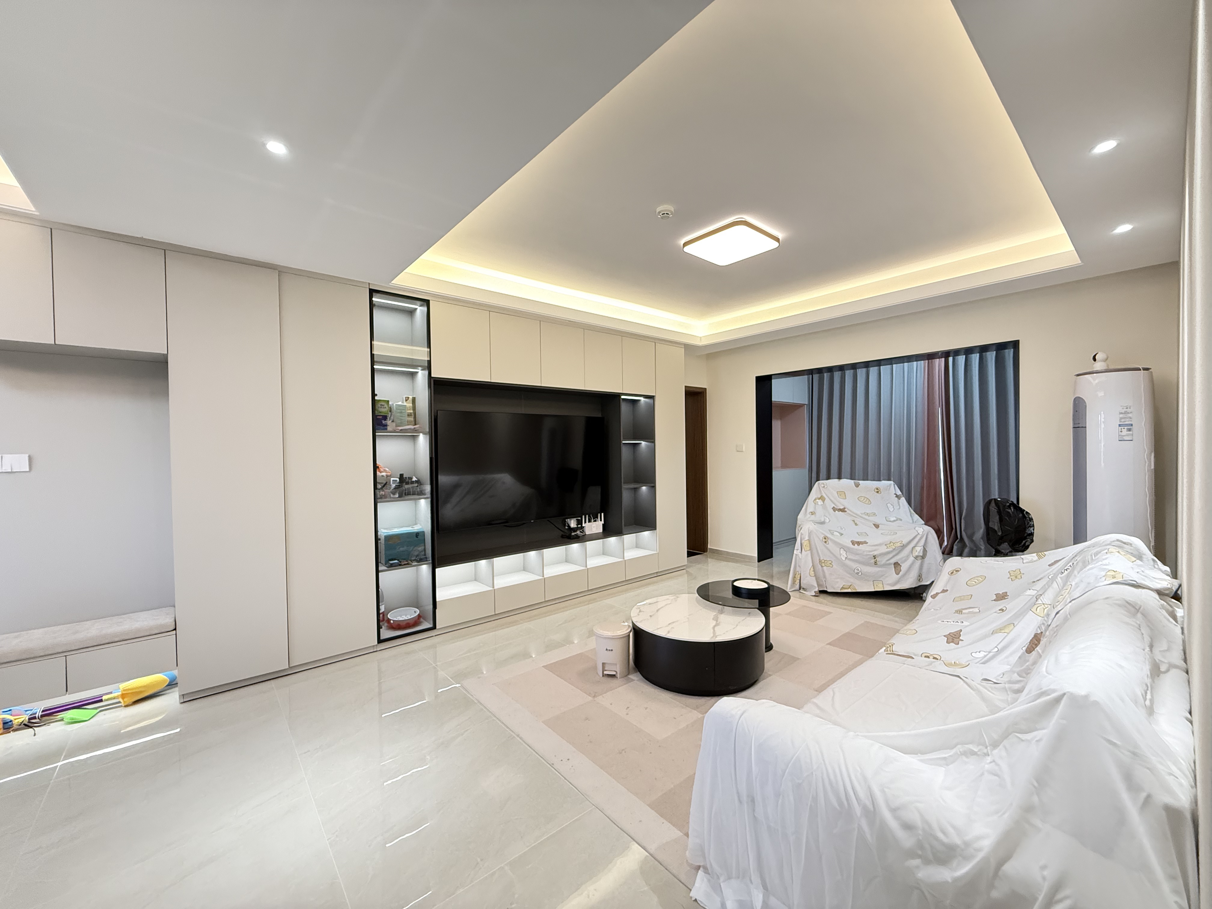 金湖壹号  5室2厅2卫    6200.0元/月室内图