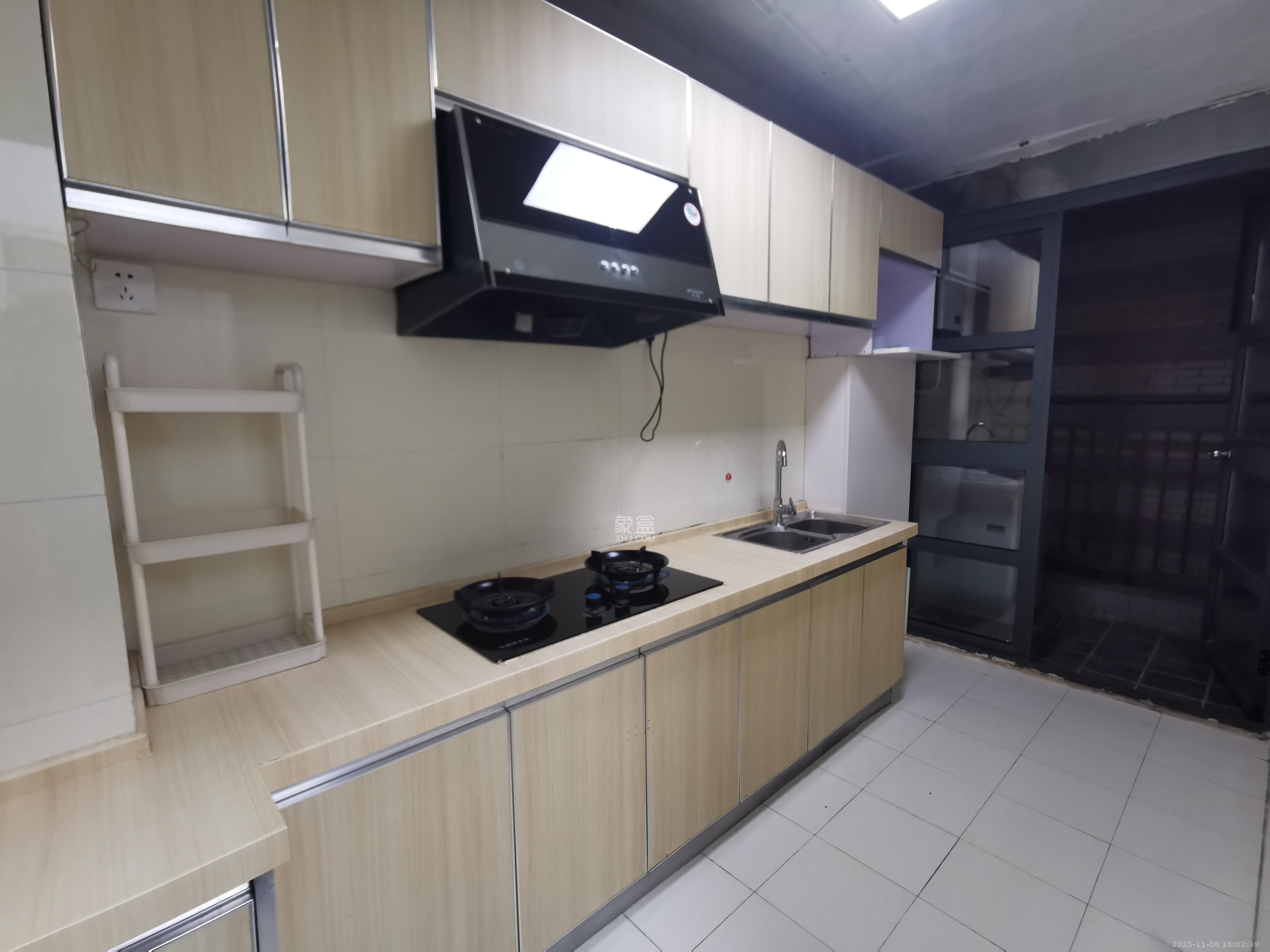 中天广场  1室1厅1卫    2500.0元/月室内图