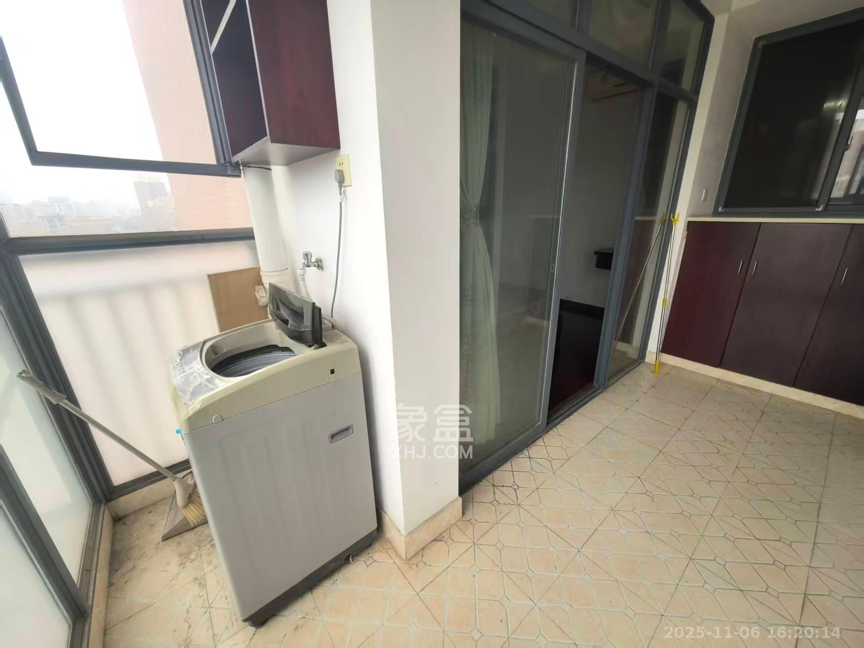 金领家族  3室2厅1卫    2300.0元/月室内图