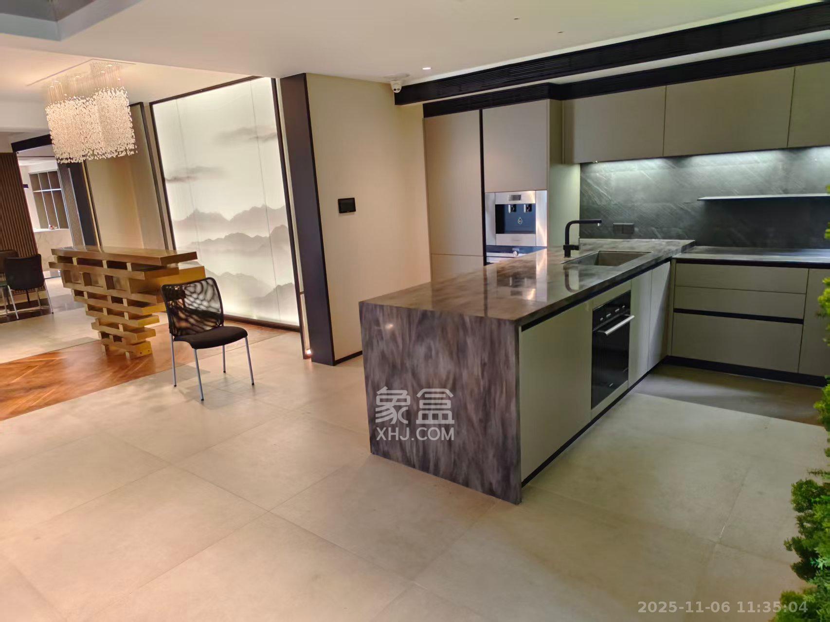 华城广场  1室2厅1卫    12500.0元/月室内图