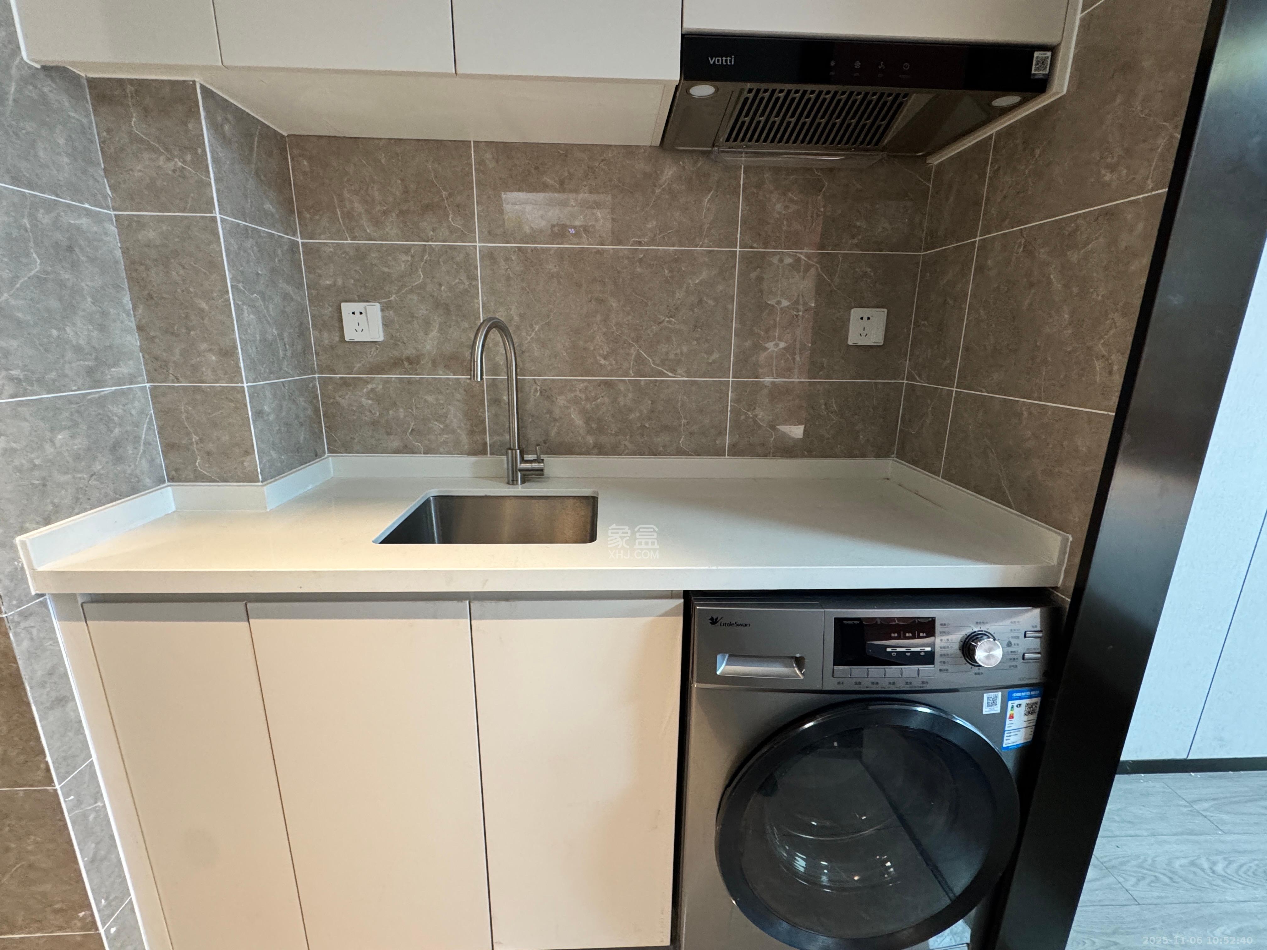 华润置地中心  1室1厅1卫    2400.0元/月室内图